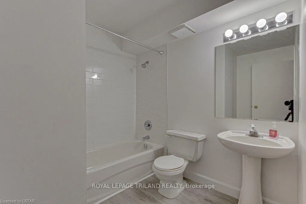 Photo 15 of Unit 212, 733 Deveron Crescent, London, South T — HOMEH