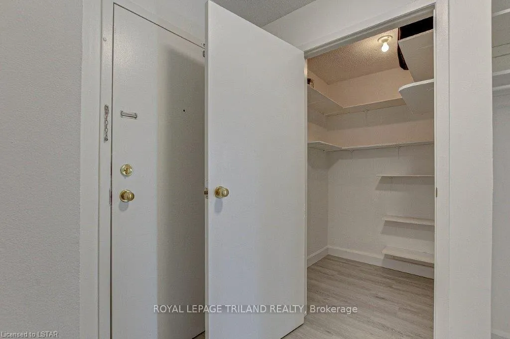 Photo 17 of Unit 212, 733 Deveron Crescent, London, South T — HOMEH