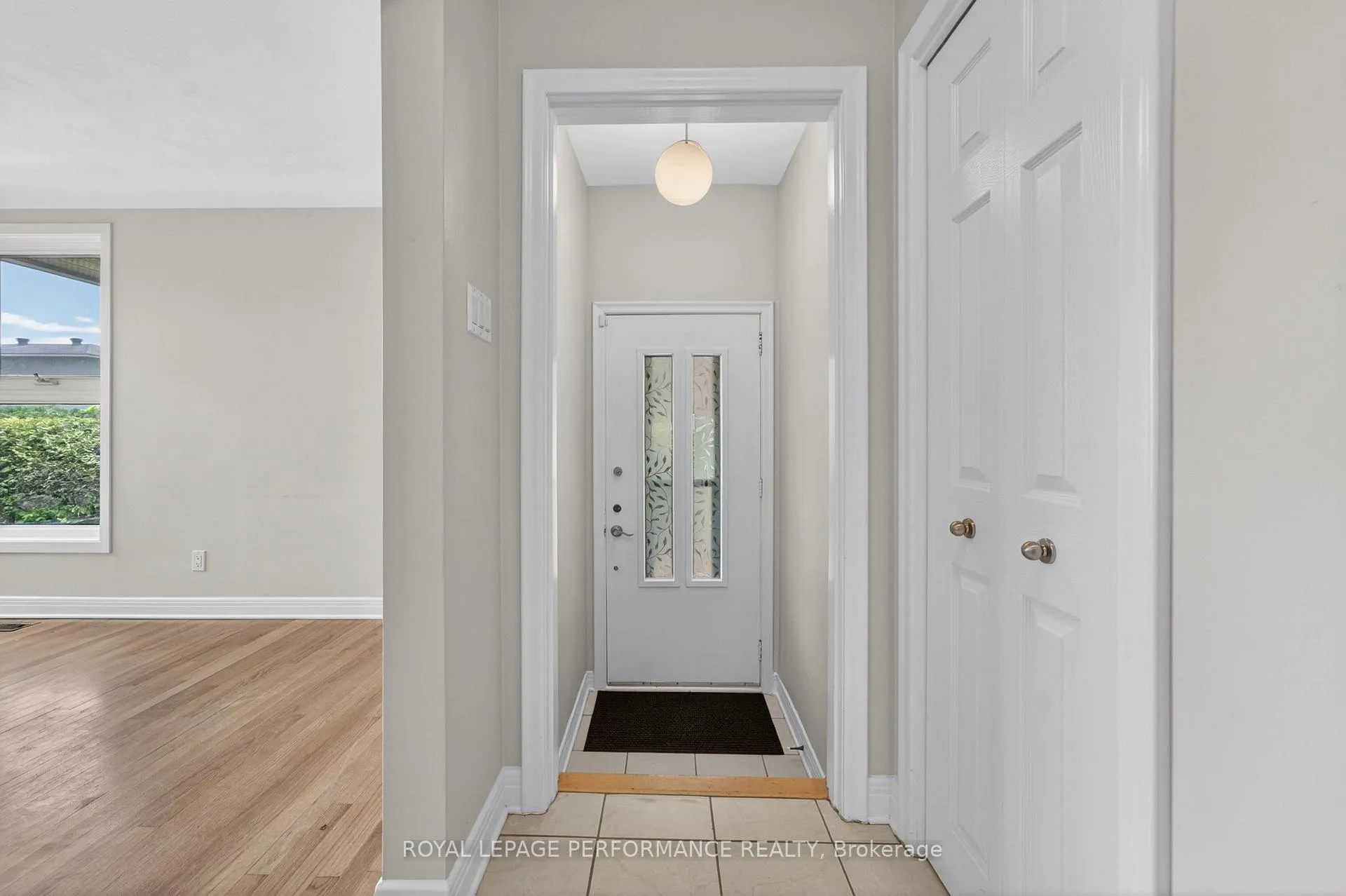 Photo 3 of 908 Innswood Drive, Ottawa, McKellar Heights/Glabar Park — HOMEH