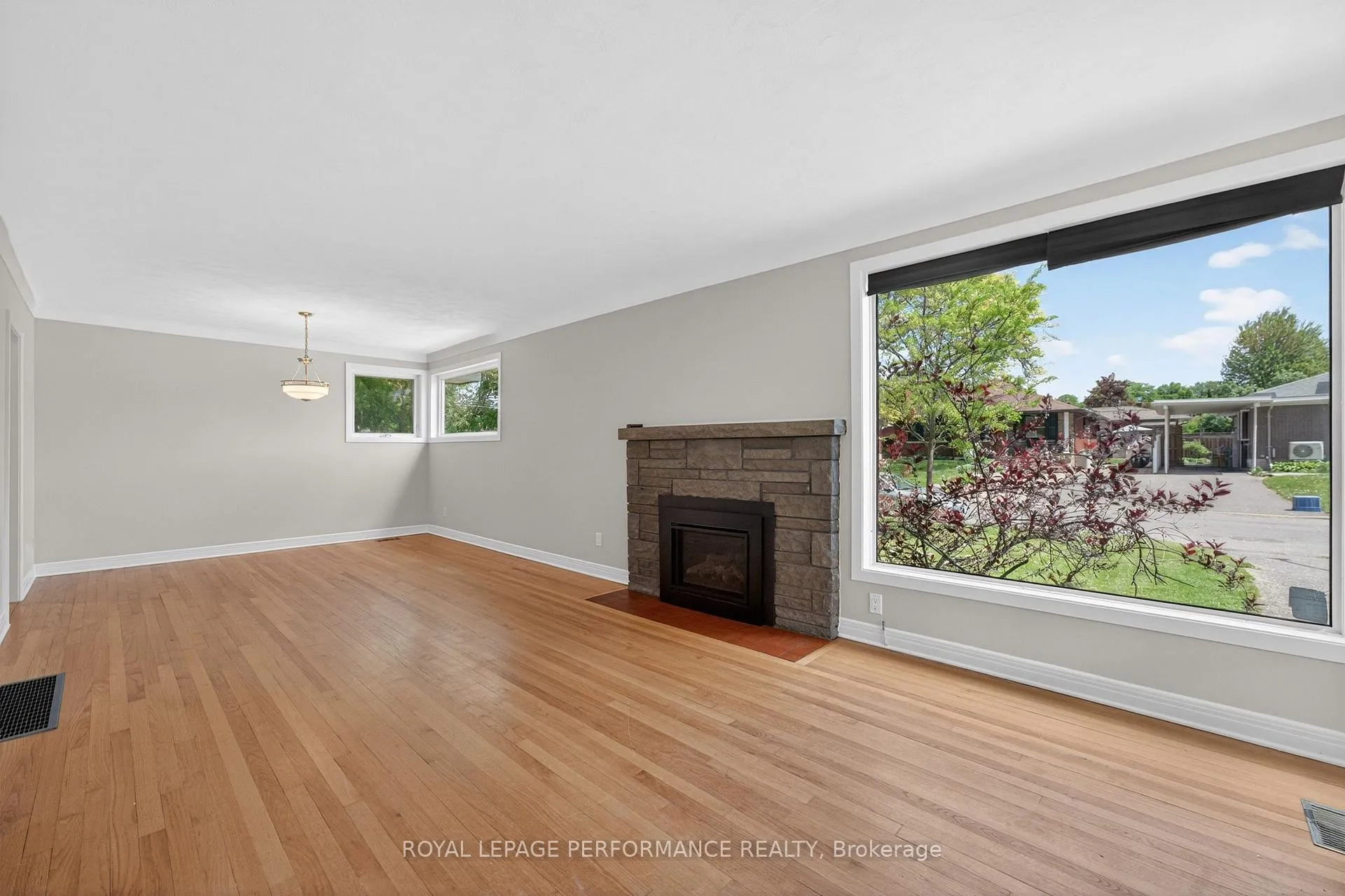 Photo 6 of 908 Innswood Drive, Ottawa, McKellar Heights/Glabar Park — HOMEH