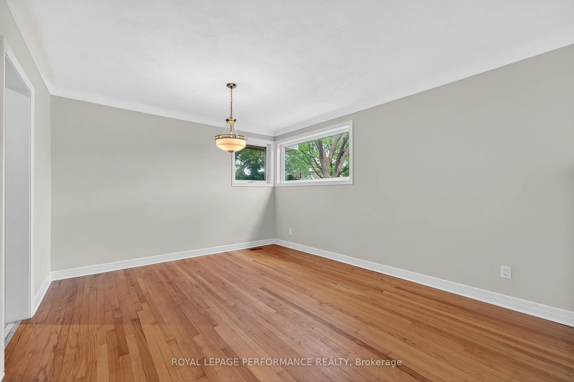 Photo 8 of 908 Innswood Drive, Ottawa, McKellar Heights/Glabar Park — HOMEH
