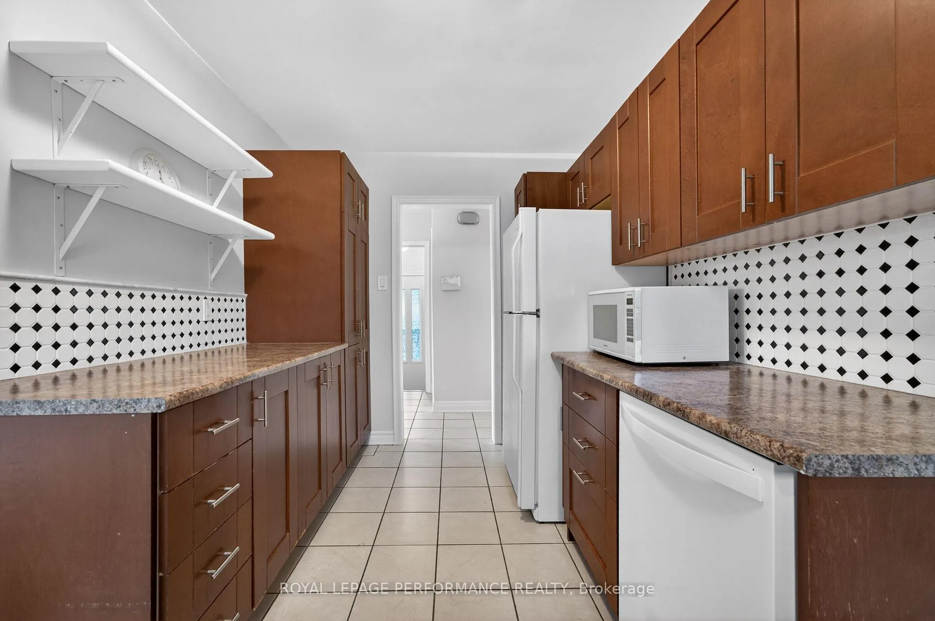 Photo 12 of 908 Innswood Drive, Ottawa, McKellar Heights/Glabar Park — HOMEH