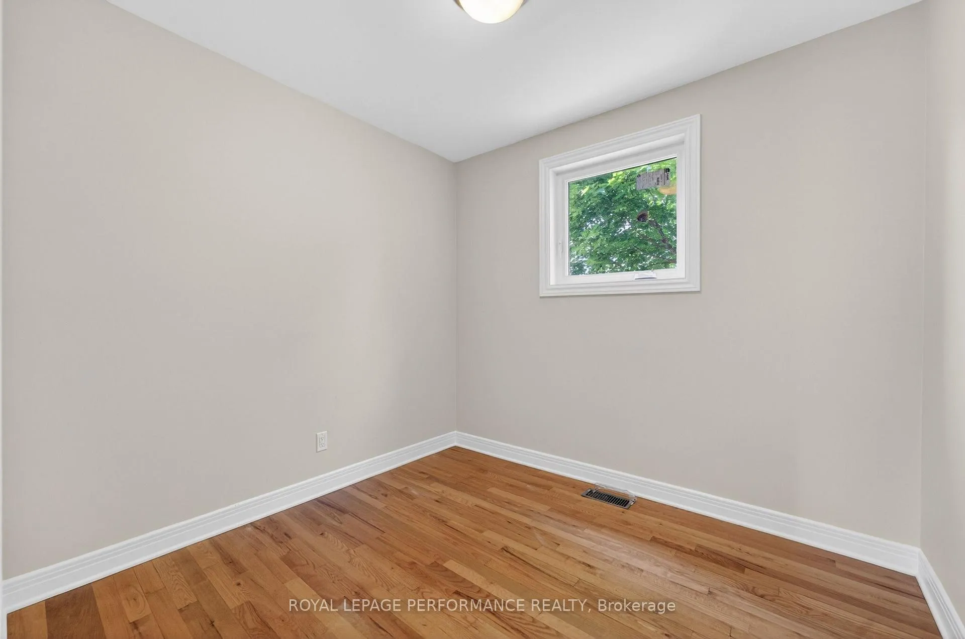 Photo 25 of 908 Innswood Drive, Ottawa, McKellar Heights/Glabar Park — HOMEH