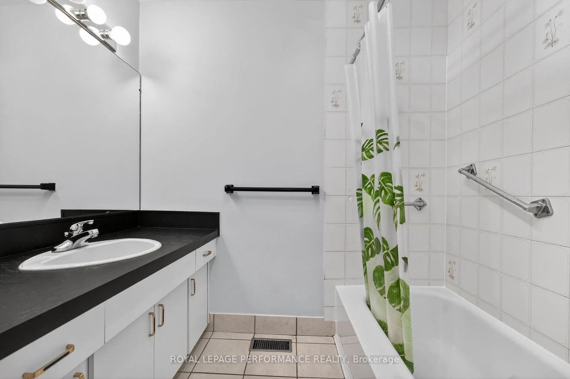 Photo 26 of 908 Innswood Drive, Ottawa, McKellar Heights/Glabar Park — HOMEH