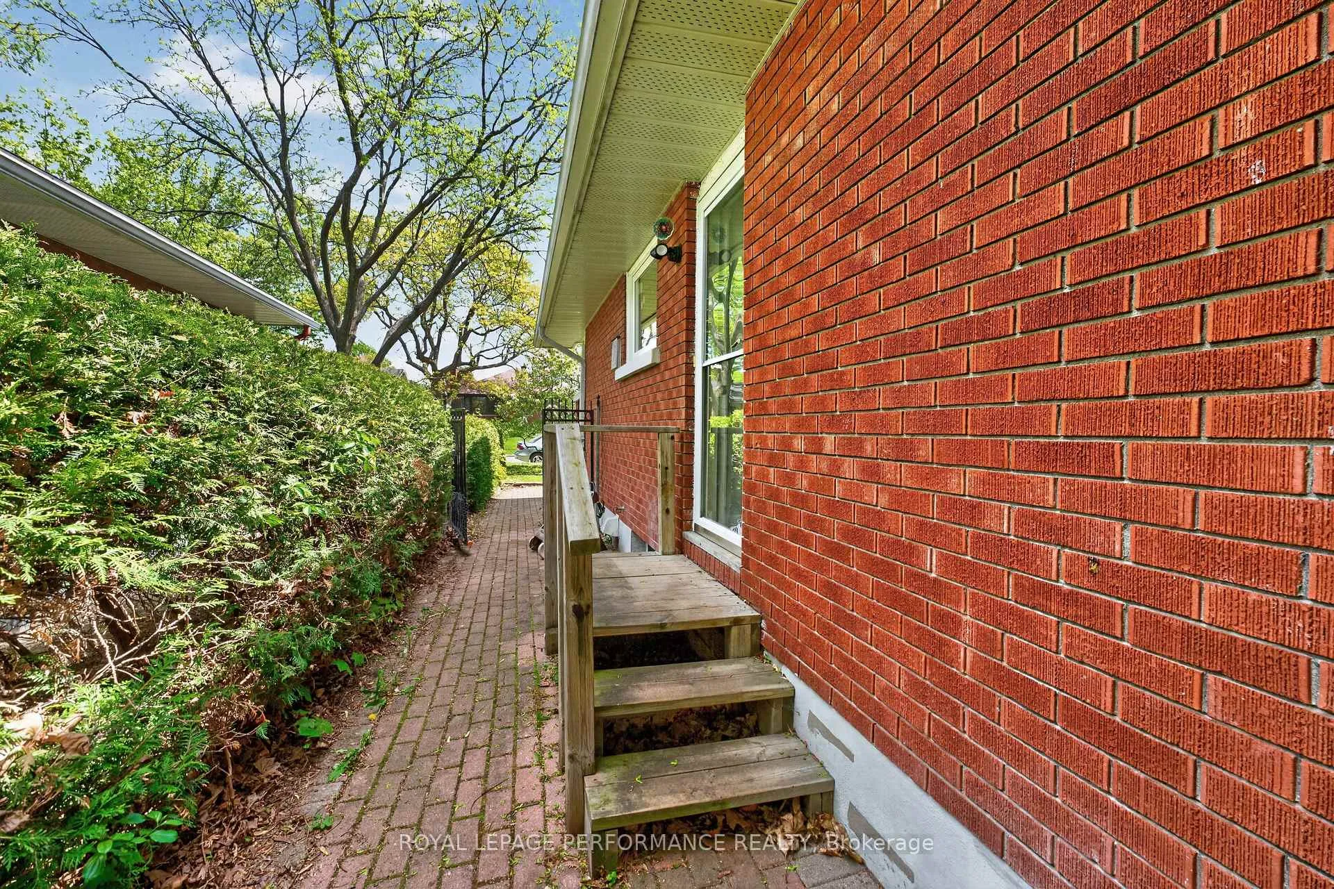 Photo 37 of 908 Innswood Drive, Ottawa, McKellar Heights/Glabar Park — HOMEH