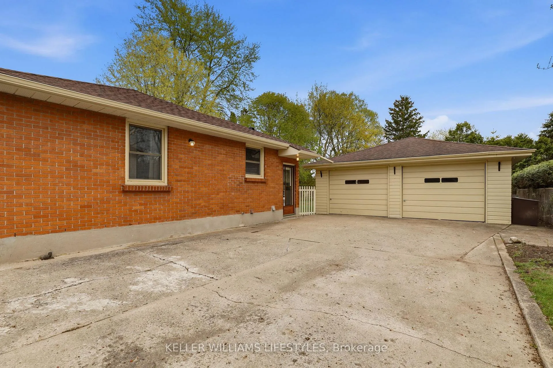 Photo 3 of 543 Elmdale Avenue, London, North G — HOMEH