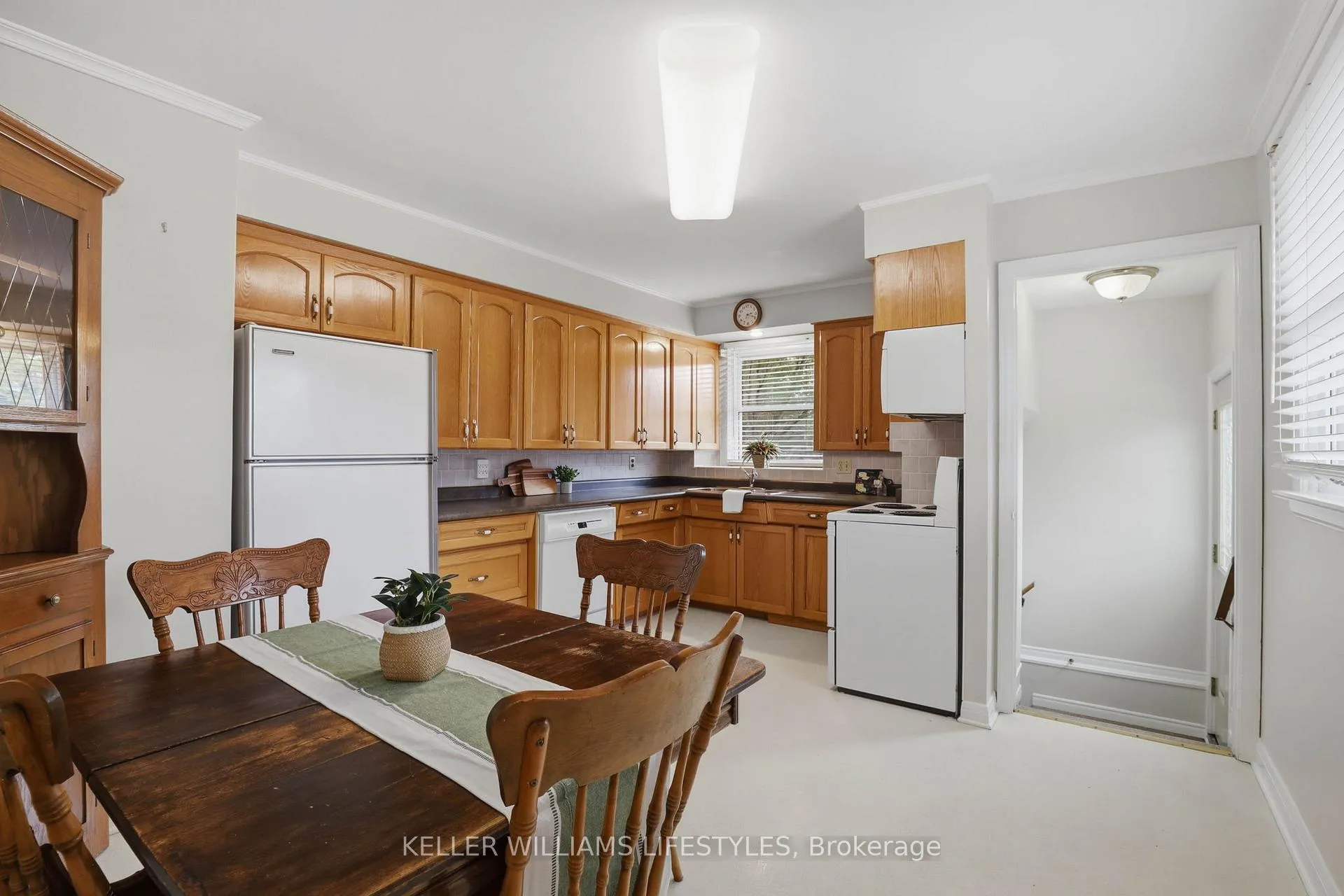 Photo 11 of 543 Elmdale Avenue, London, North G — HOMEH