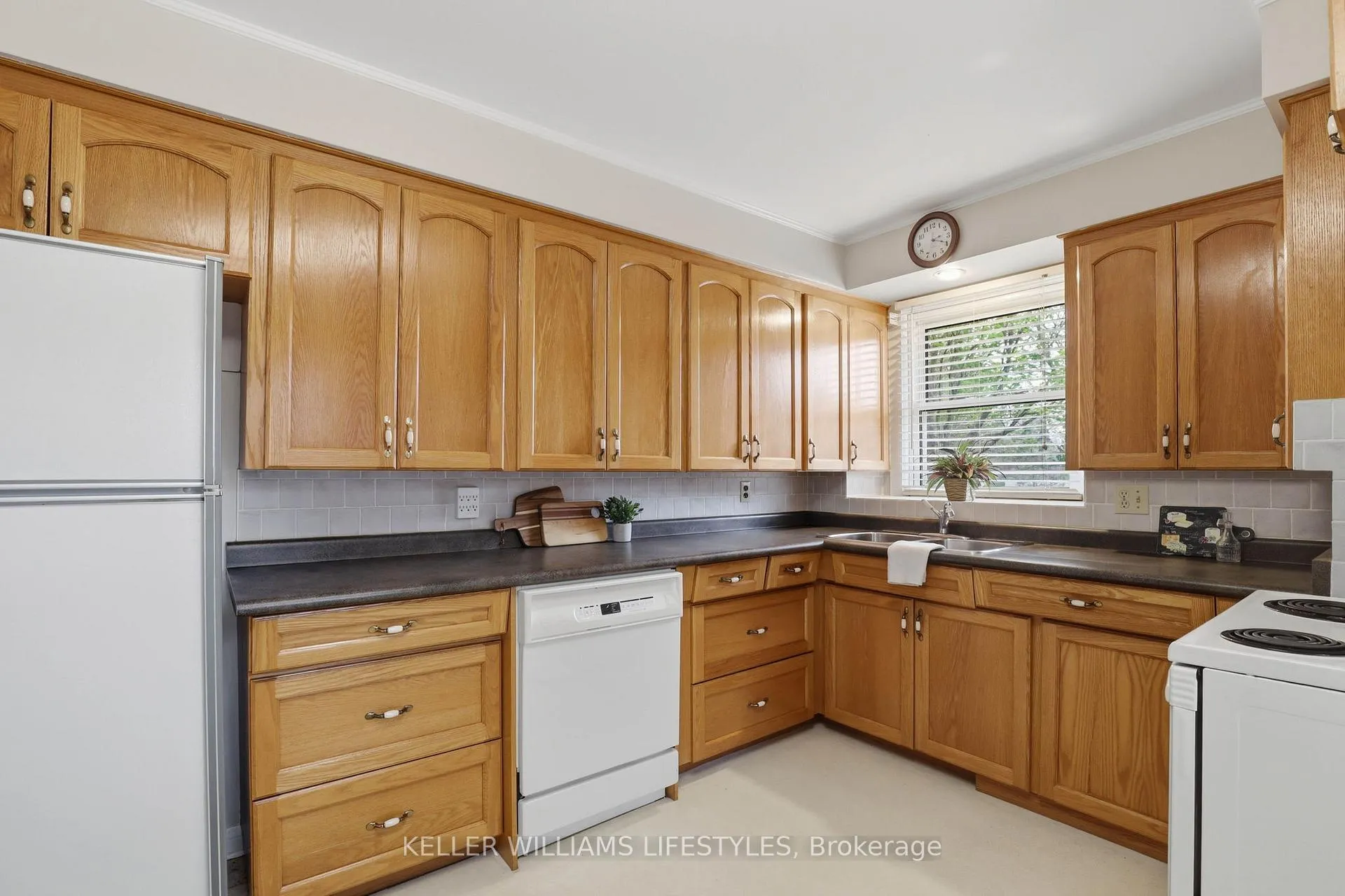 Photo 12 of 543 Elmdale Avenue, London, North G — HOMEH