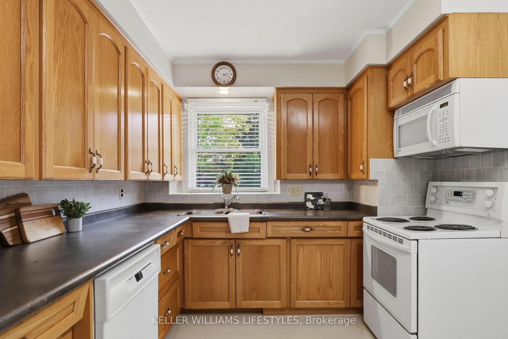 Photo 13 of 543 Elmdale Avenue, London, North G — HOMEH