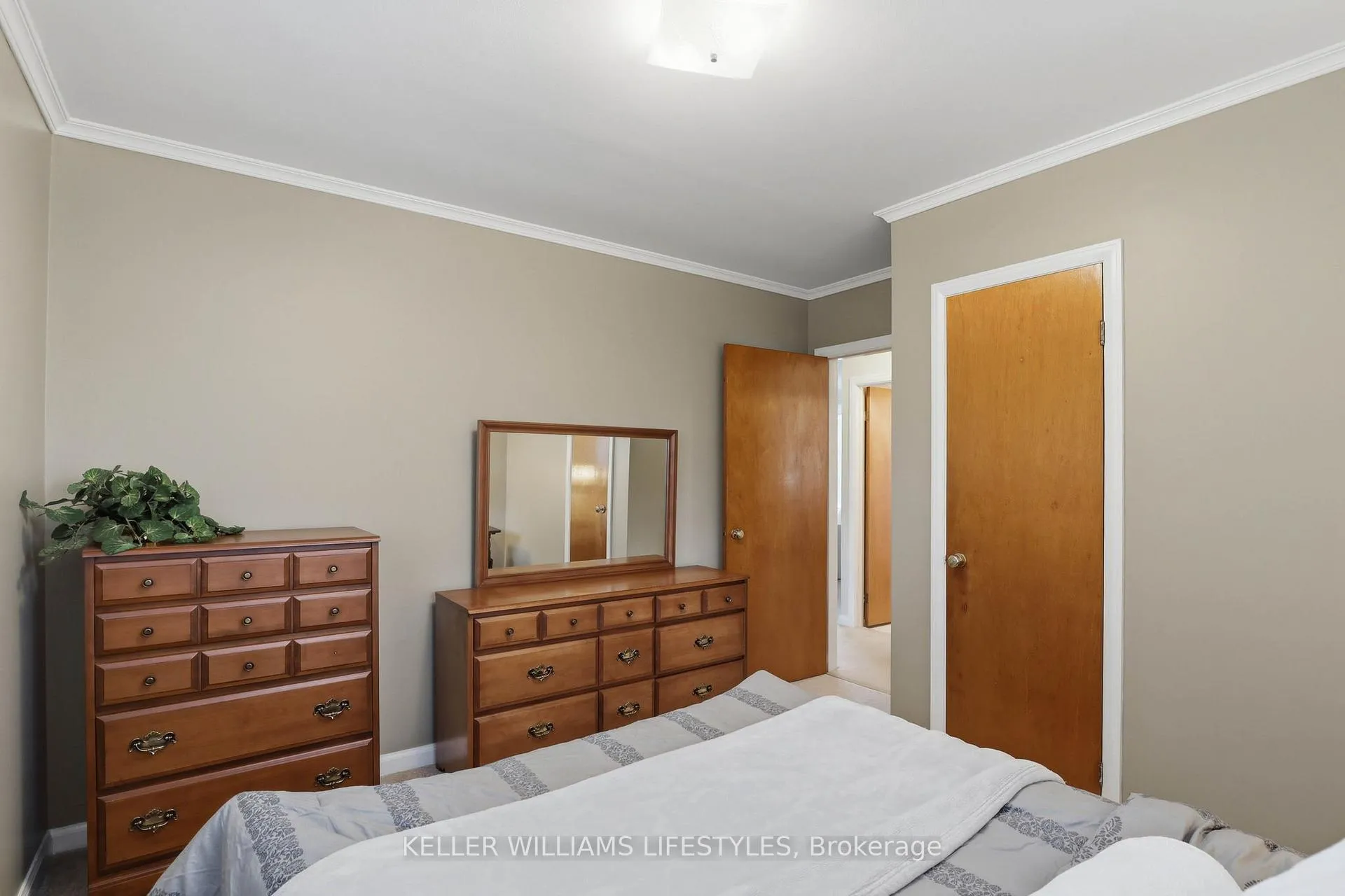 Photo 16 of 543 Elmdale Avenue, London, North G — HOMEH