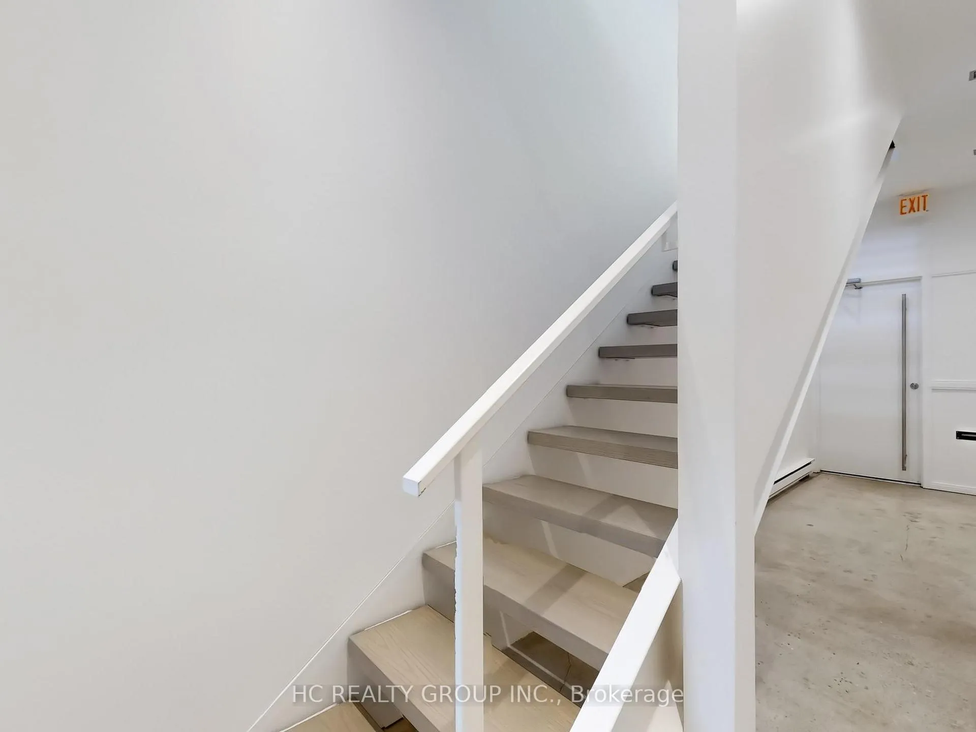Photo 2 of Unit Upper, 899 Dundas Street W, Toronto, Trinity-Bellwoods — HOMEH