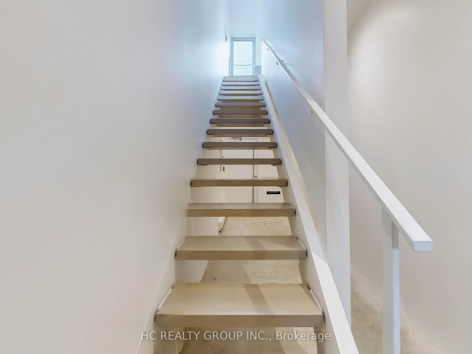 Photo 3 of Unit Upper, 899 Dundas Street W, Toronto, Trinity-Bellwoods — HOMEH