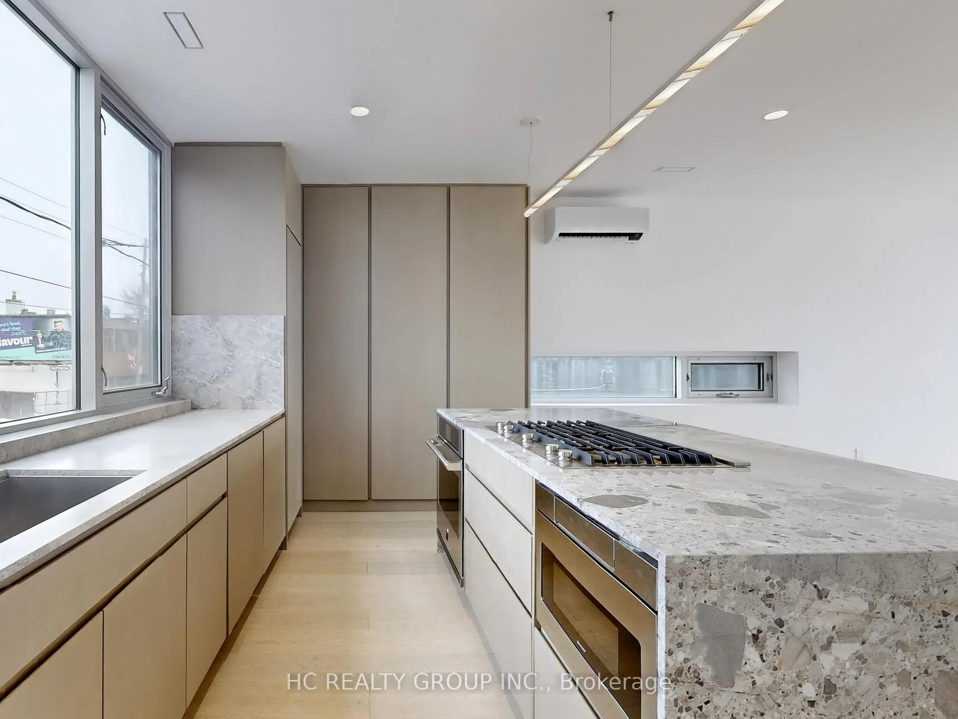 Photo 6 of Unit Upper, 899 Dundas Street W, Toronto, Trinity-Bellwoods — HOMEH