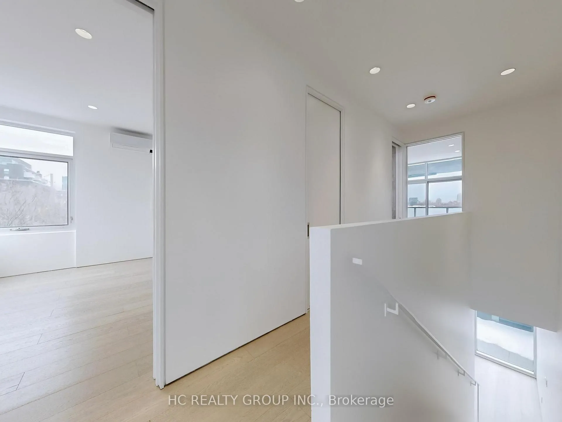 Photo 9 of Unit Upper, 899 Dundas Street W, Toronto, Trinity-Bellwoods — HOMEH