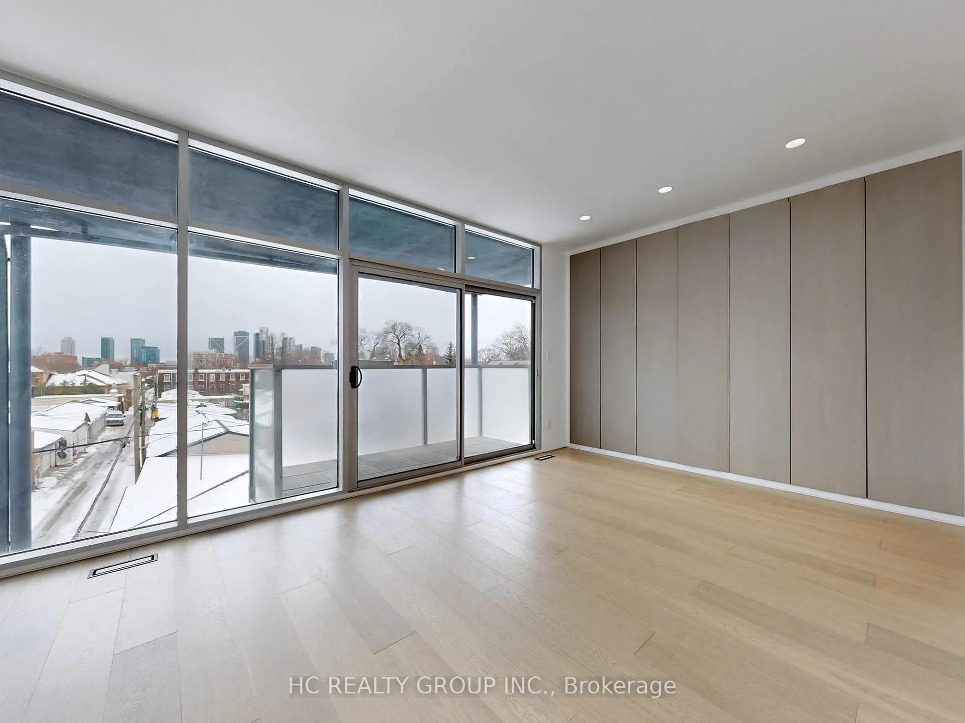 Photo 11 of Unit Upper, 899 Dundas Street W, Toronto, Trinity-Bellwoods — HOMEH