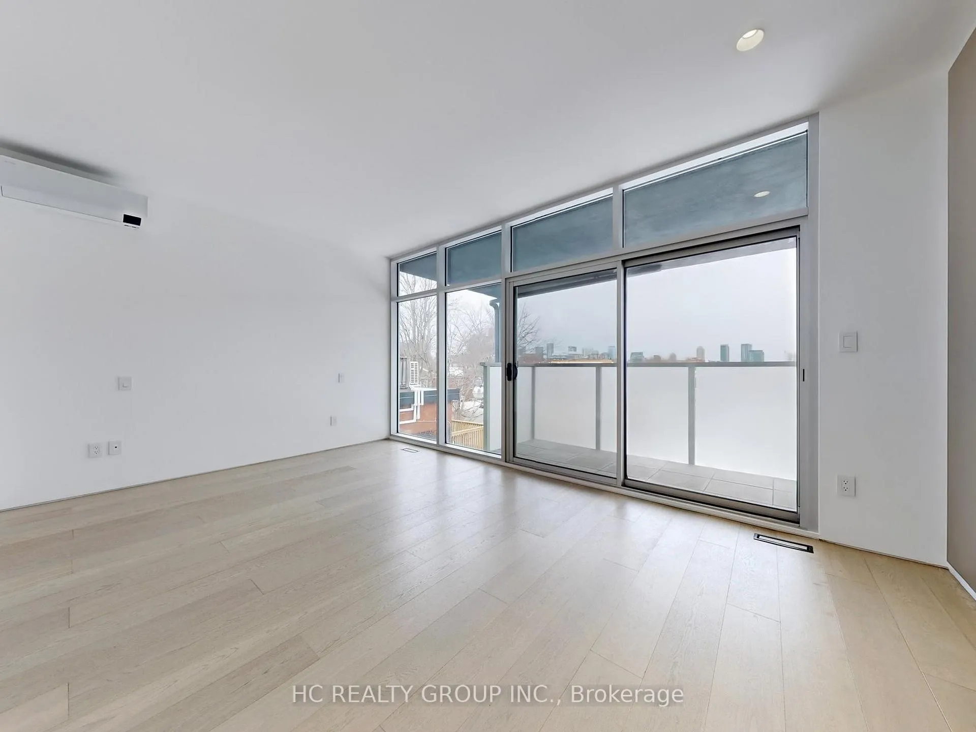 Photo 13 of Unit Upper, 899 Dundas Street W, Toronto, Trinity-Bellwoods — HOMEH