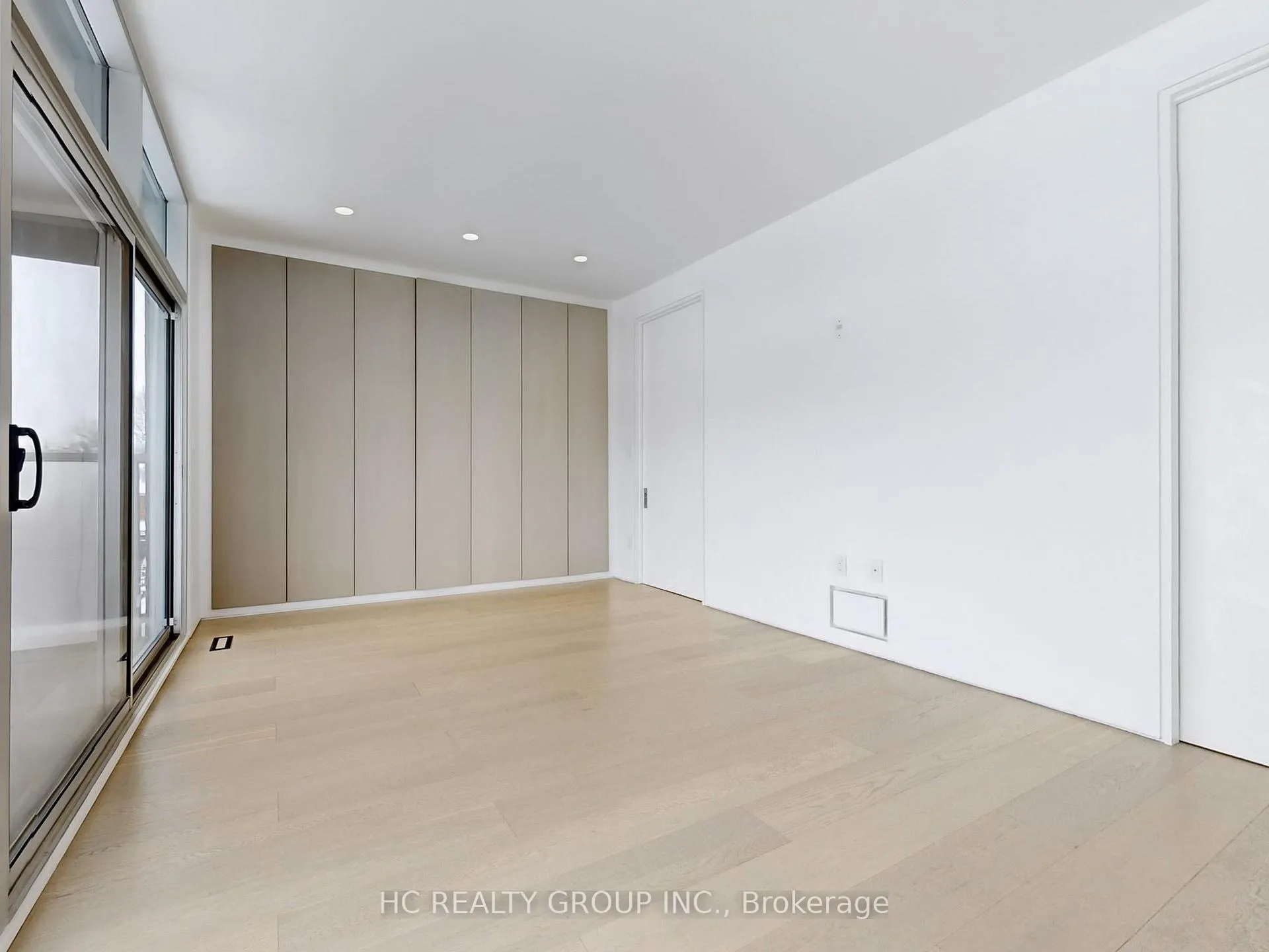 Photo 14 of Unit Upper, 899 Dundas Street W, Toronto, Trinity-Bellwoods — HOMEH