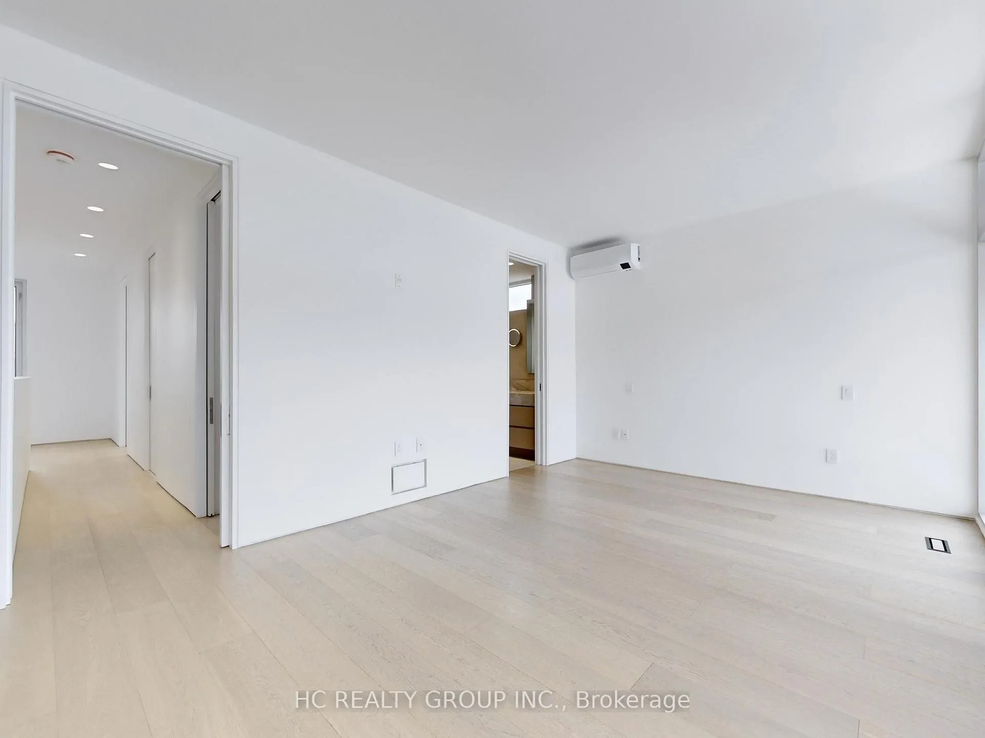 Photo 15 of Unit Upper, 899 Dundas Street W, Toronto, Trinity-Bellwoods — HOMEH