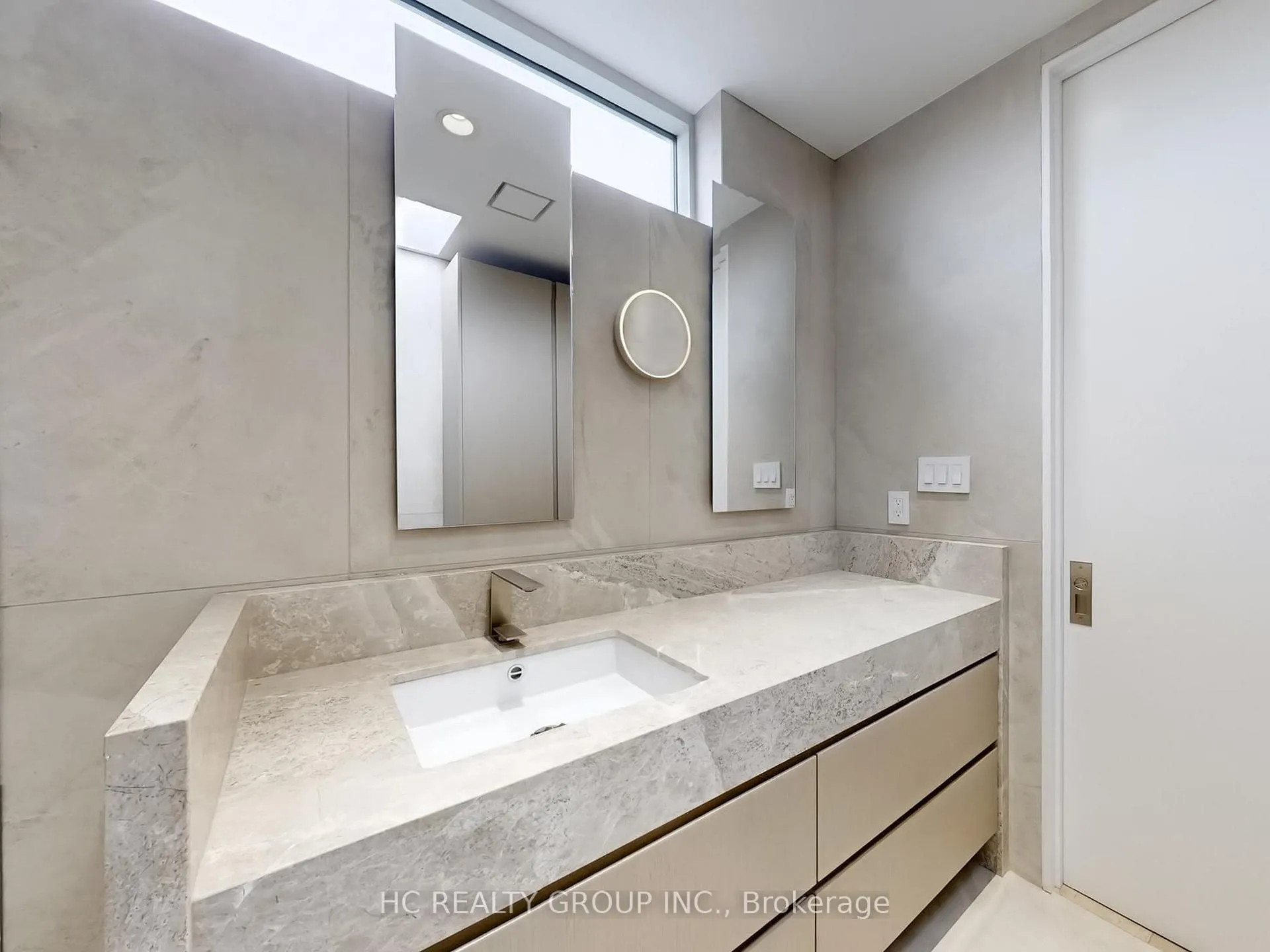 Photo 17 of Unit Upper, 899 Dundas Street W, Toronto, Trinity-Bellwoods — HOMEH