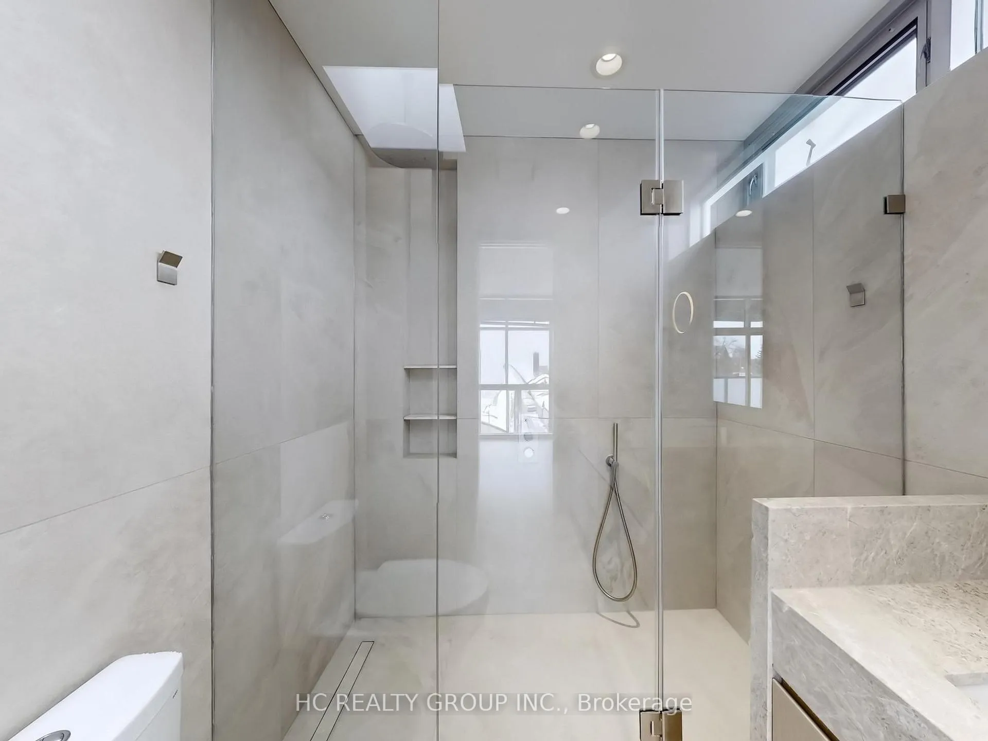 Photo 18 of Unit Upper, 899 Dundas Street W, Toronto, Trinity-Bellwoods — HOMEH