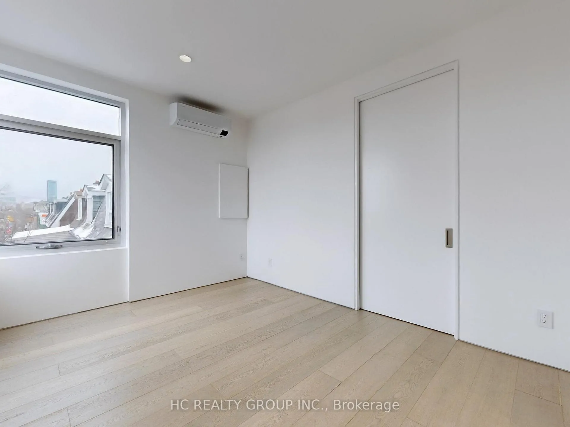 Photo 19 of Unit Upper, 899 Dundas Street W, Toronto, Trinity-Bellwoods — HOMEH