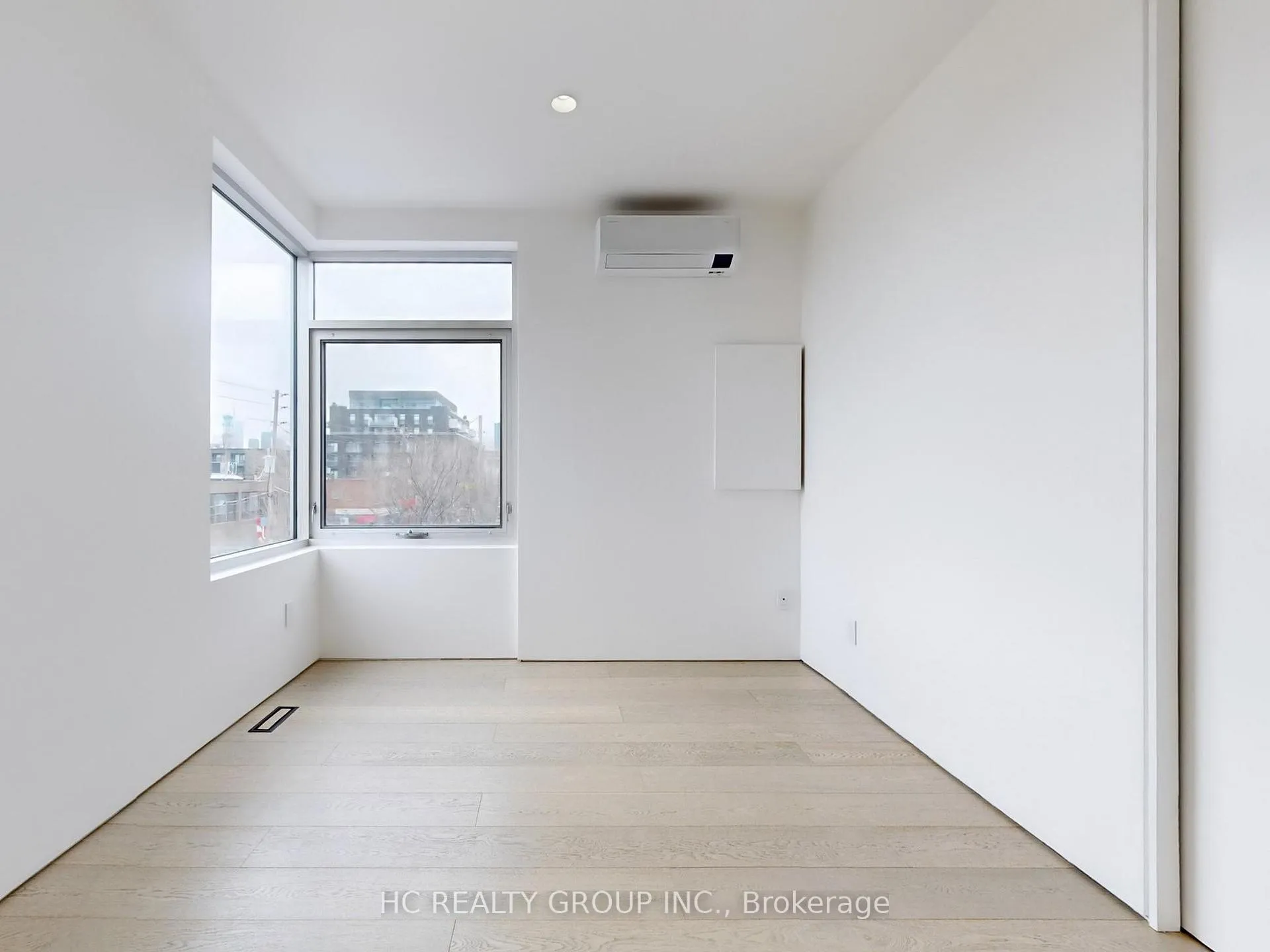 Photo 20 of Unit Upper, 899 Dundas Street W, Toronto, Trinity-Bellwoods — HOMEH