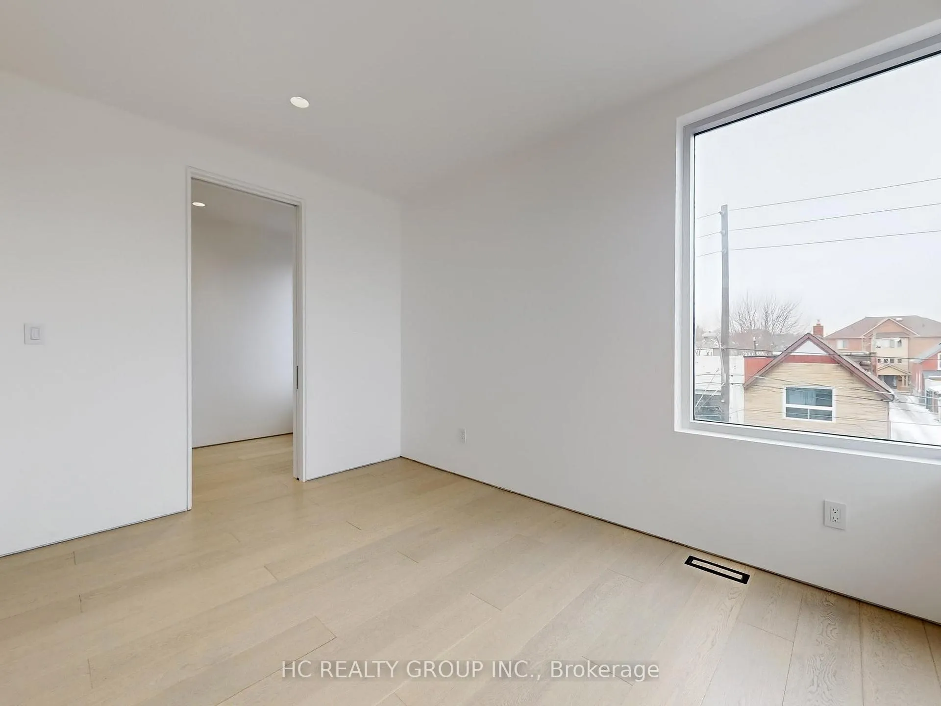 Photo 22 of Unit Upper, 899 Dundas Street W, Toronto, Trinity-Bellwoods — HOMEH
