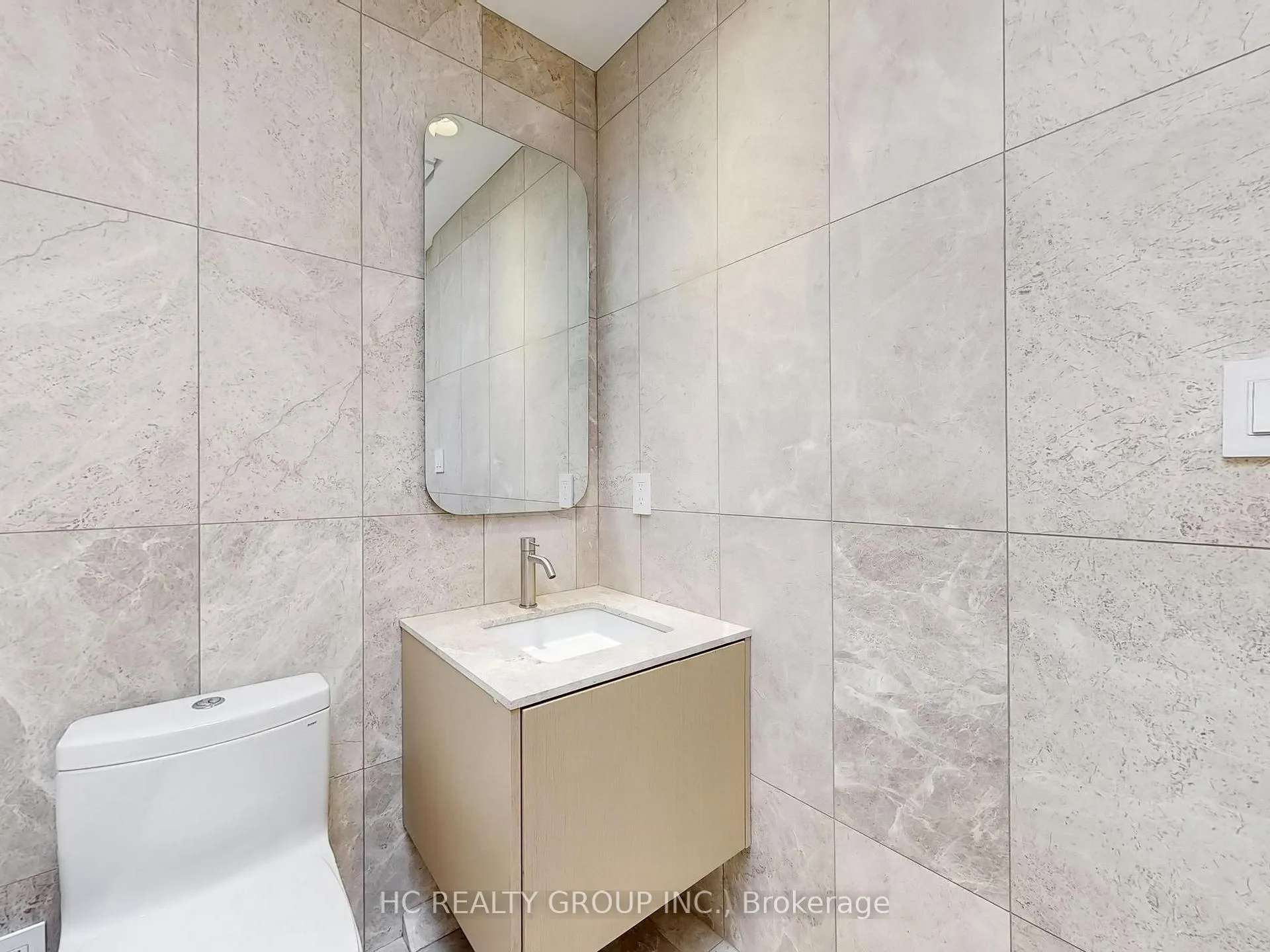 Photo 24 of Unit Upper, 899 Dundas Street W, Toronto, Trinity-Bellwoods — HOMEH