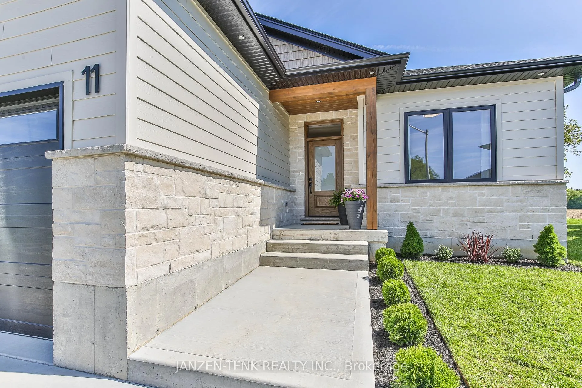 Photo 3 of 11 Charles Court, Bayham, Port Burwell — HOMEH