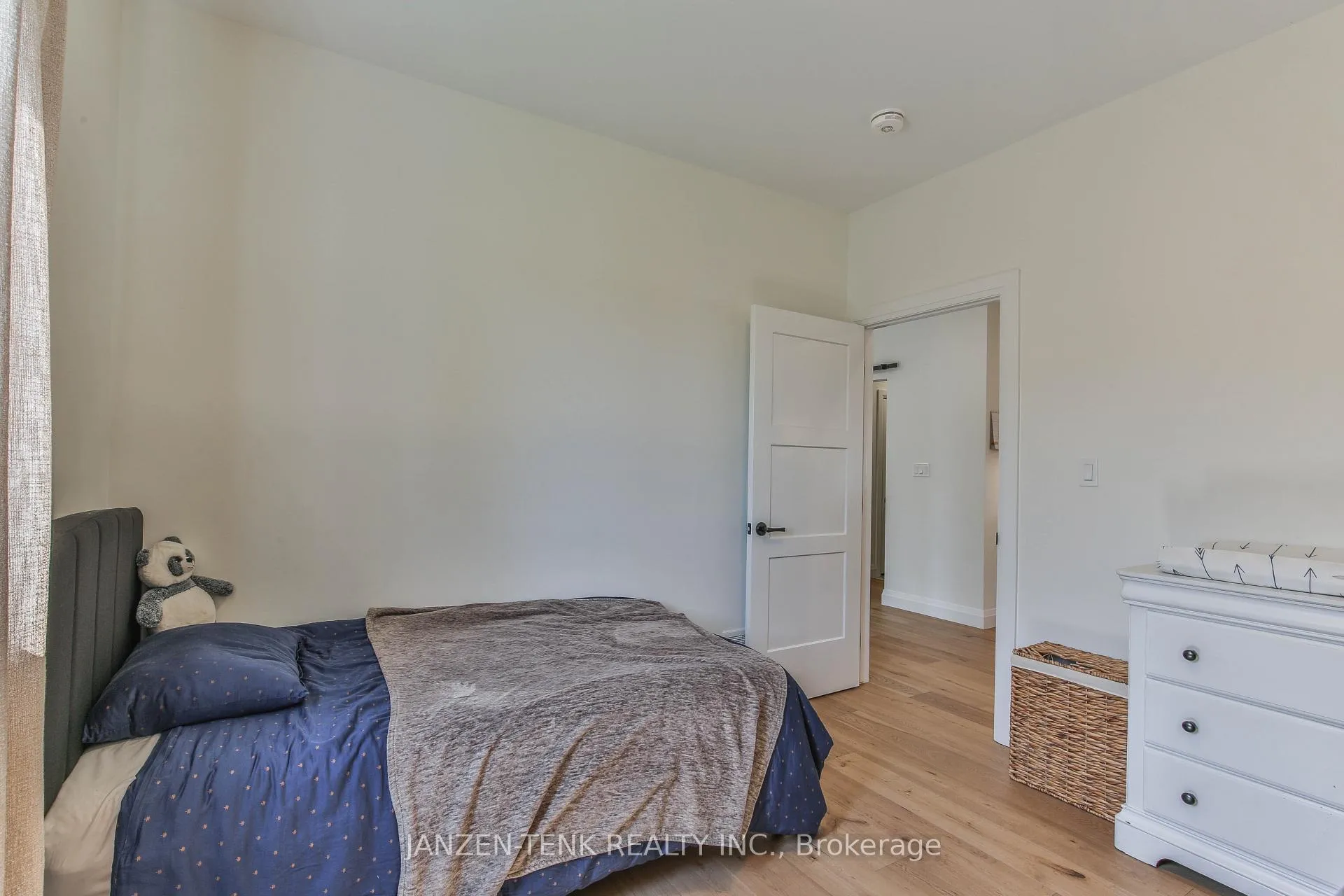 Photo 26 of 11 Charles Court, Bayham, Port Burwell — HOMEH