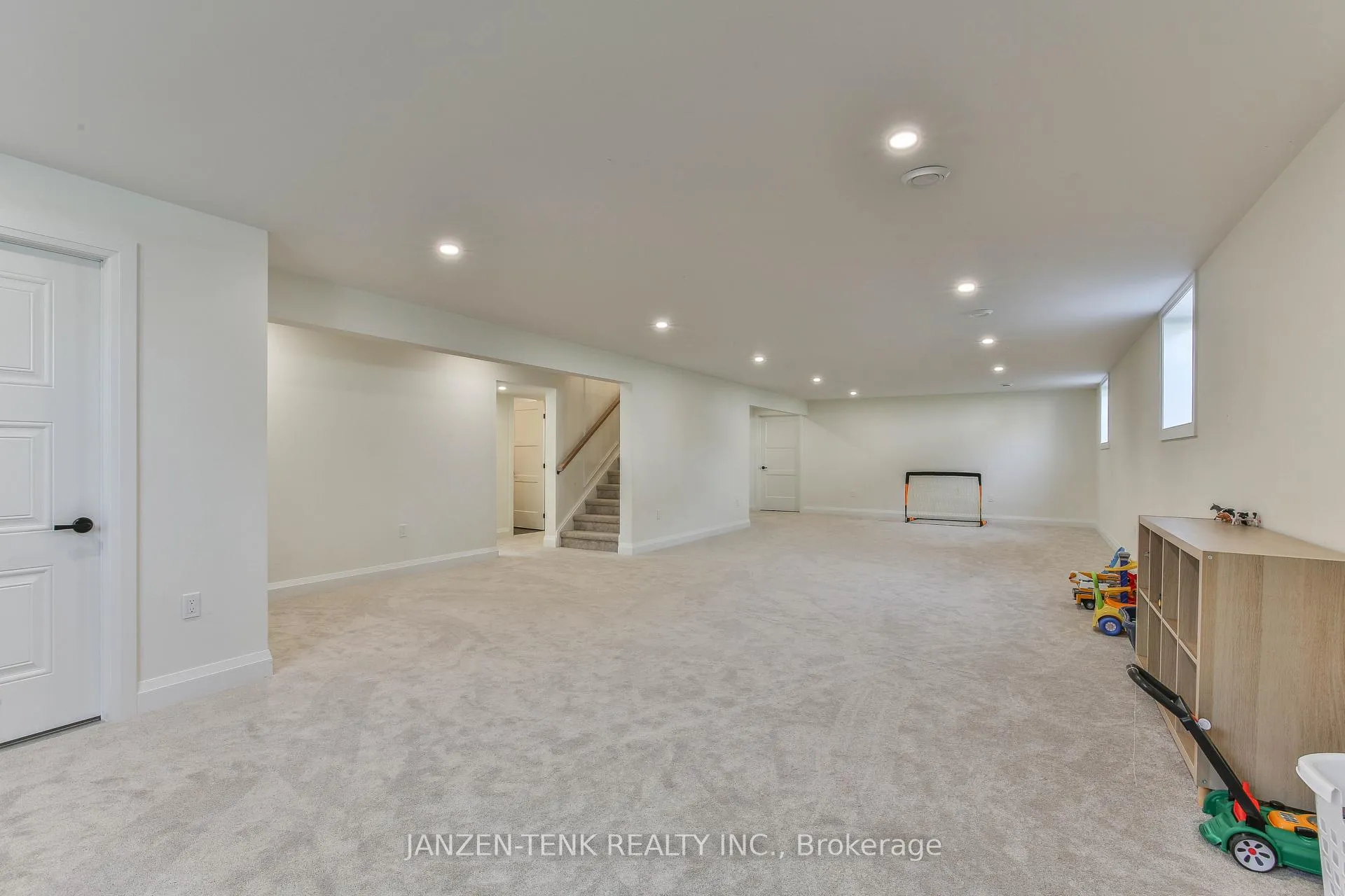 Photo 35 of 11 Charles Court, Bayham, Port Burwell — HOMEH
