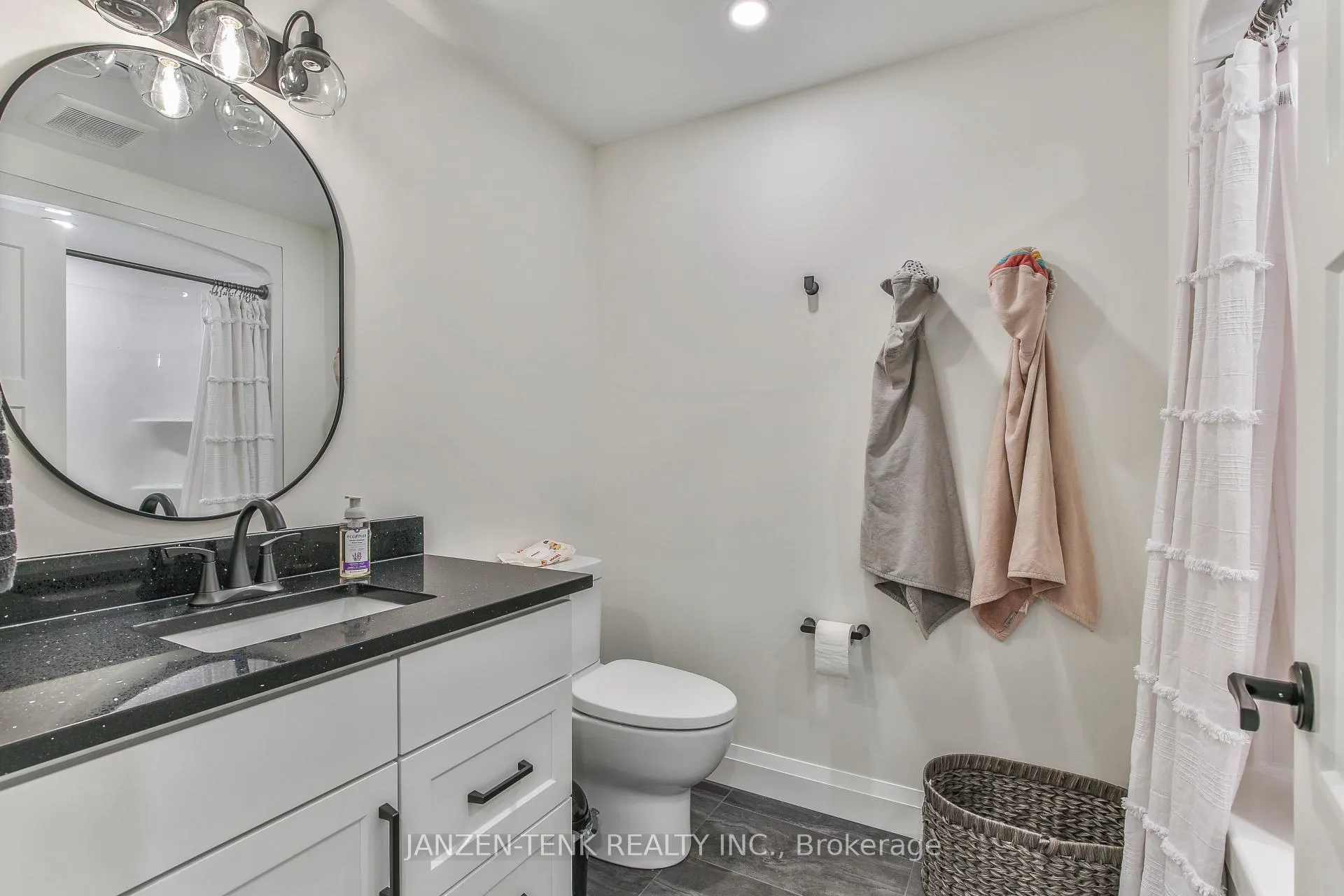 Photo 41 of 11 Charles Court, Bayham, Port Burwell — HOMEH