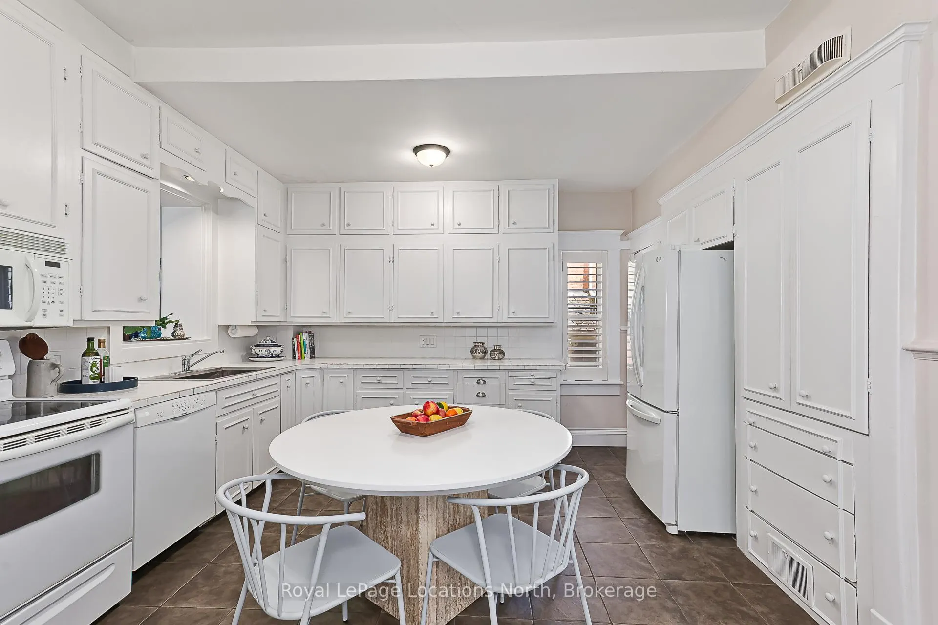 Photo 13 of 136 Oak Street, Collingwood — HOMEH