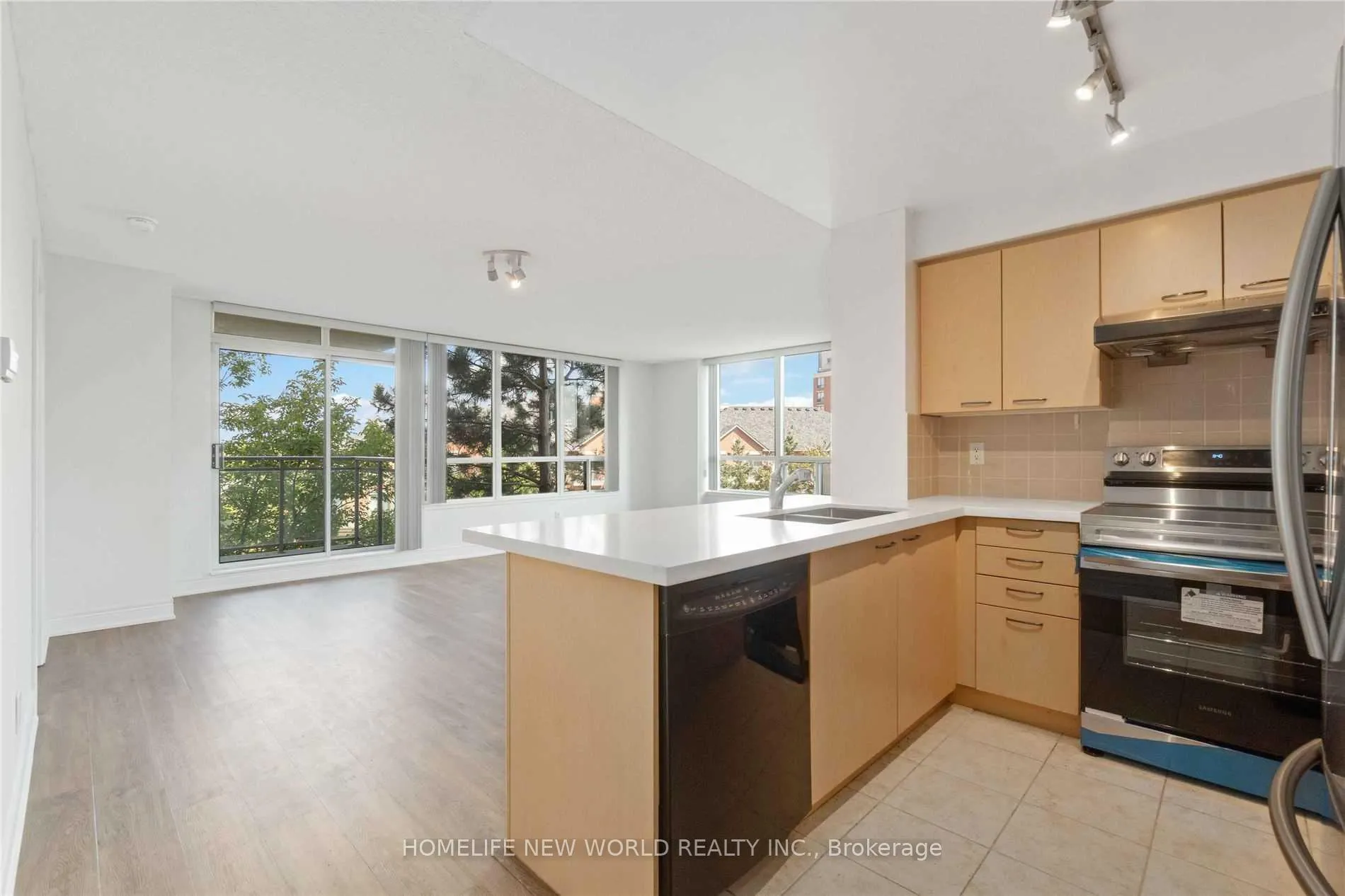 Photo 2 of Unit 220, 62 Suncrest Boulevard, Markham, Commerce Valley — HOMEH