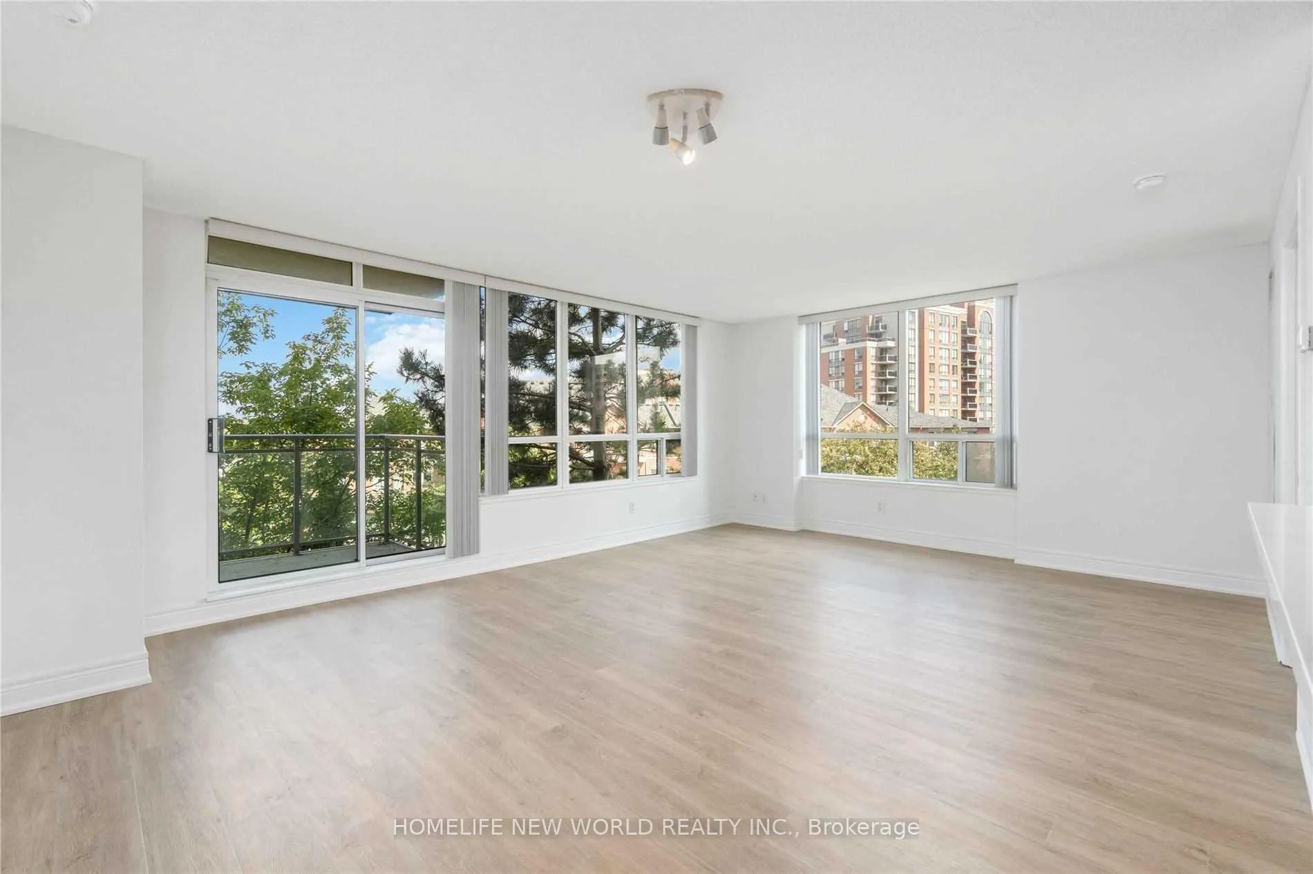 Photo 6 of Unit 220, 62 Suncrest Boulevard, Markham, Commerce Valley — HOMEH