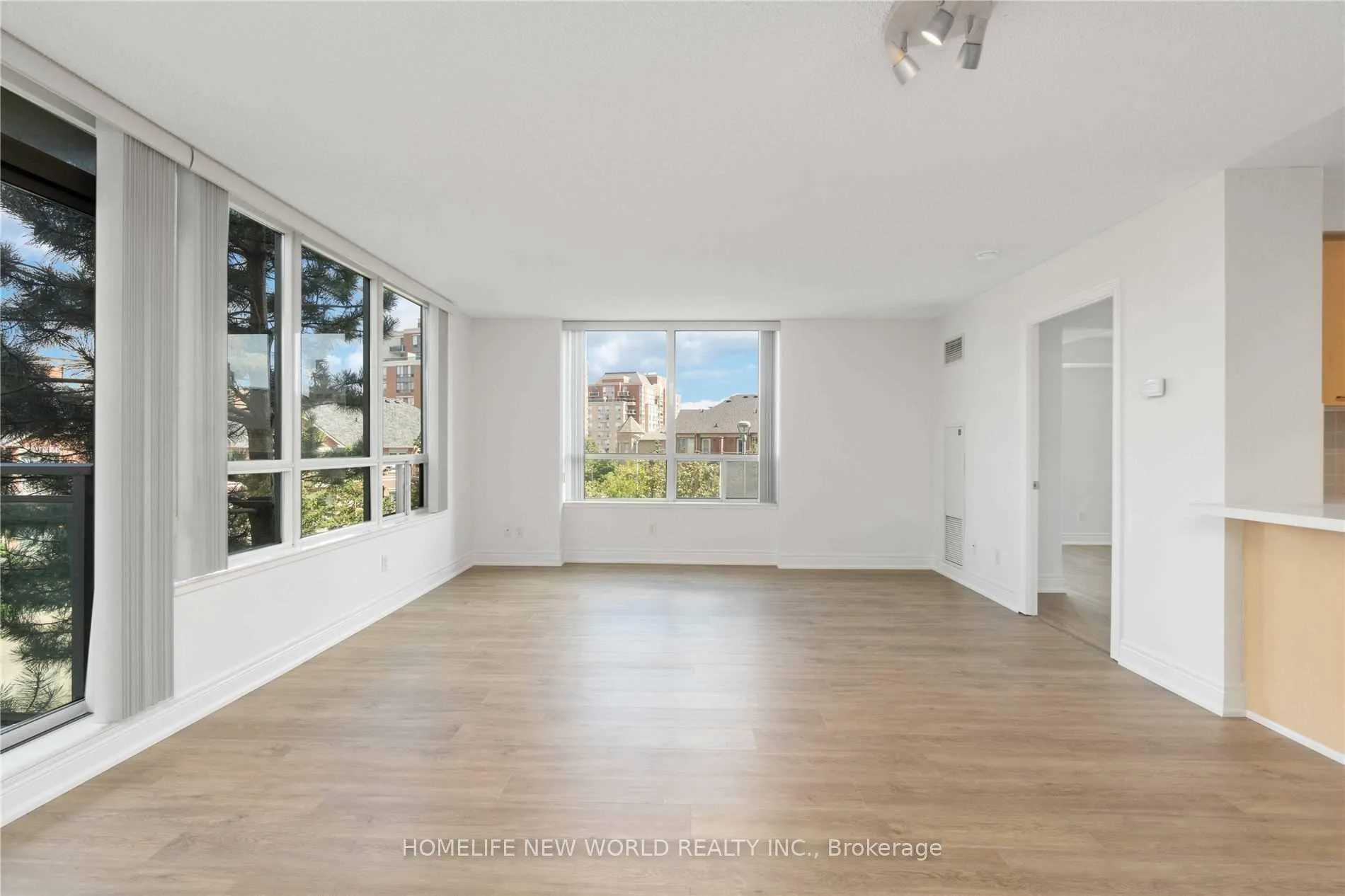 Photo 7 of Unit 220, 62 Suncrest Boulevard, Markham, Commerce Valley — HOMEH