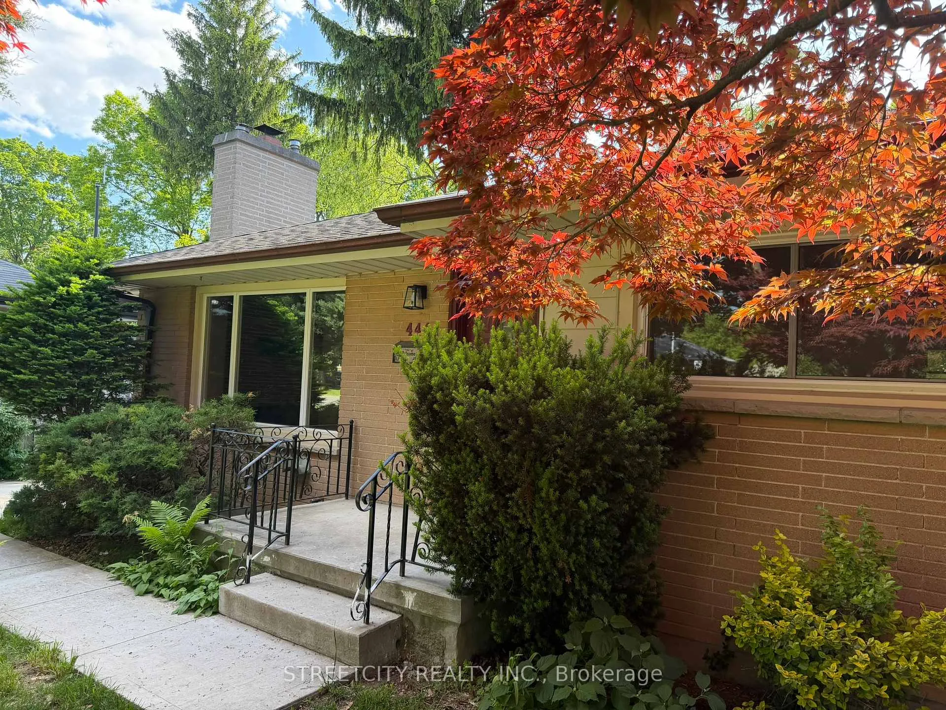 Photo 3 of 444 Scenic Drive, London, South J — HOMEH