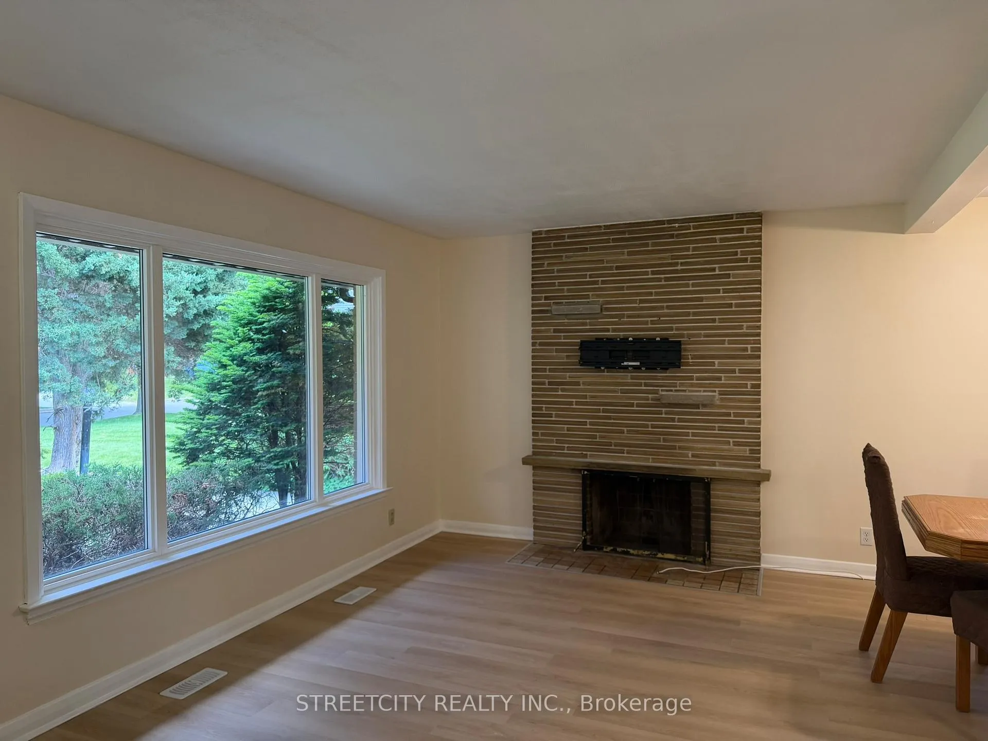 Photo 7 of 444 Scenic Drive, London, South J — HOMEH