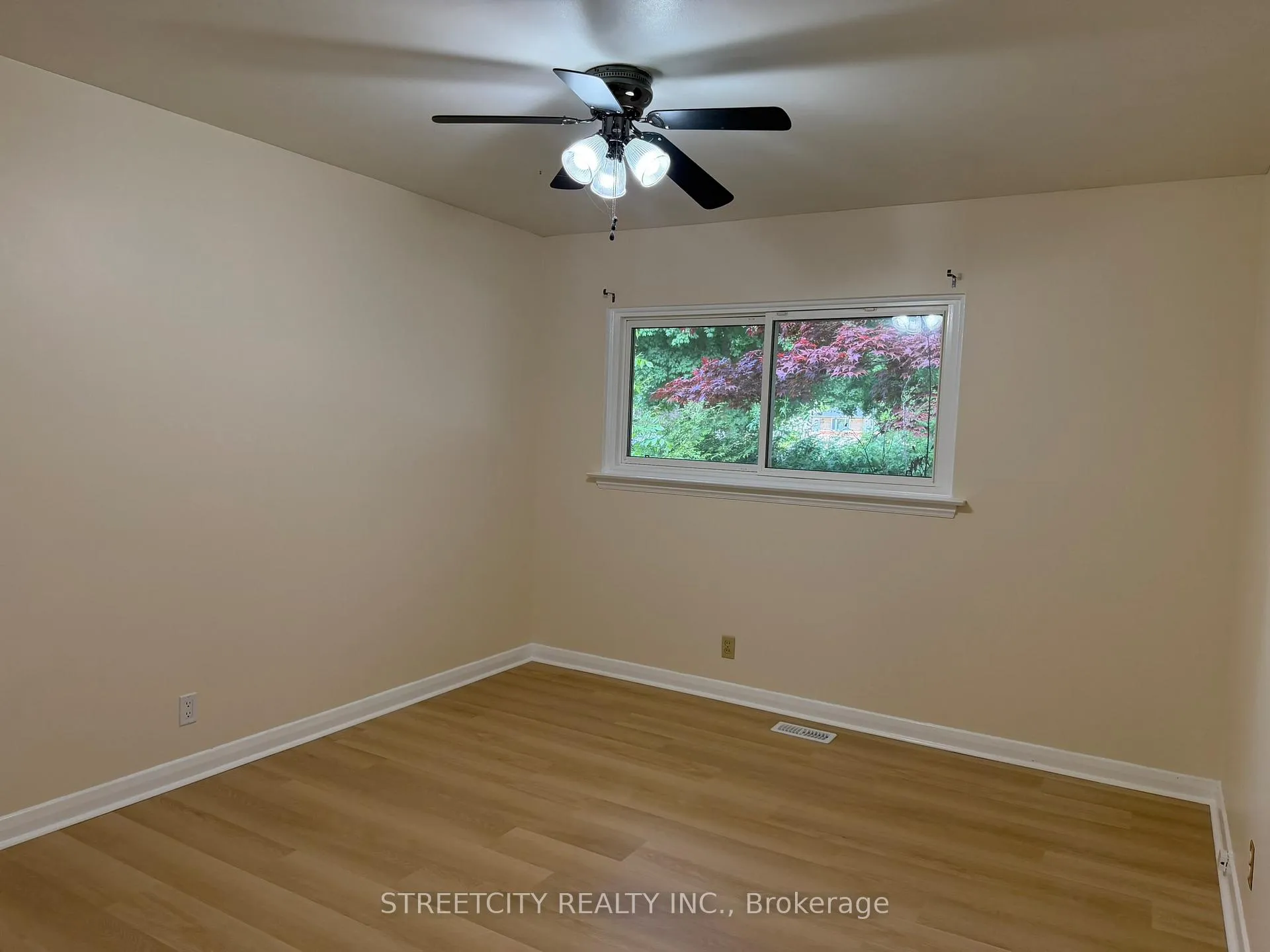 Photo 12 of 444 Scenic Drive, London, South J — HOMEH