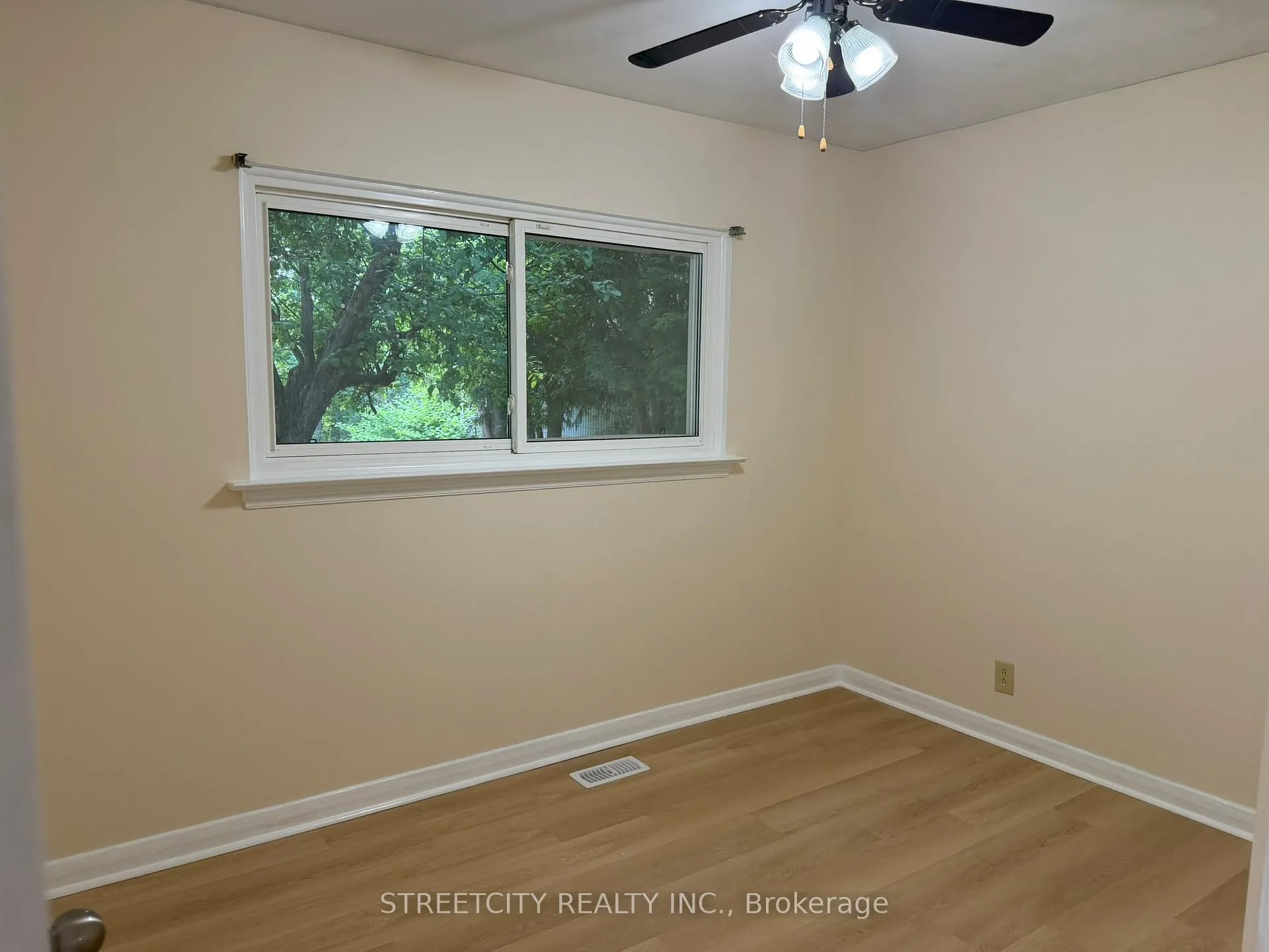 Photo 14 of 444 Scenic Drive, London, South J — HOMEH