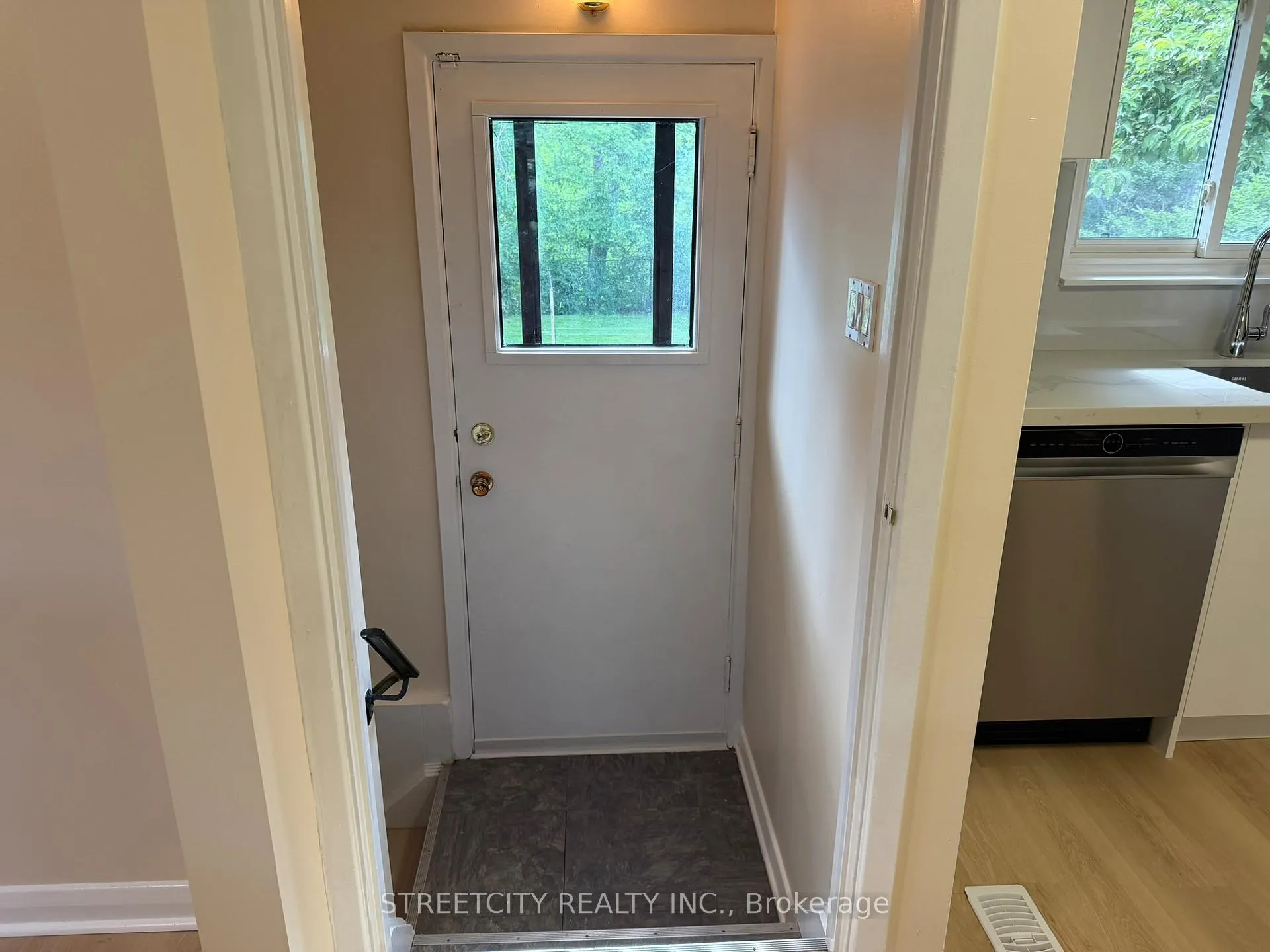 Photo 16 of 444 Scenic Drive, London, South J — HOMEH