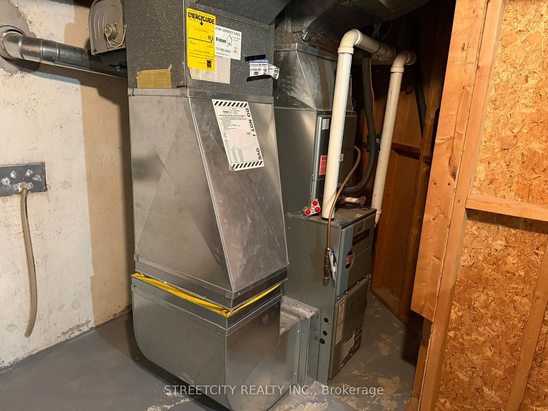 Photo 18 of 444 Scenic Drive, London, South J — HOMEH