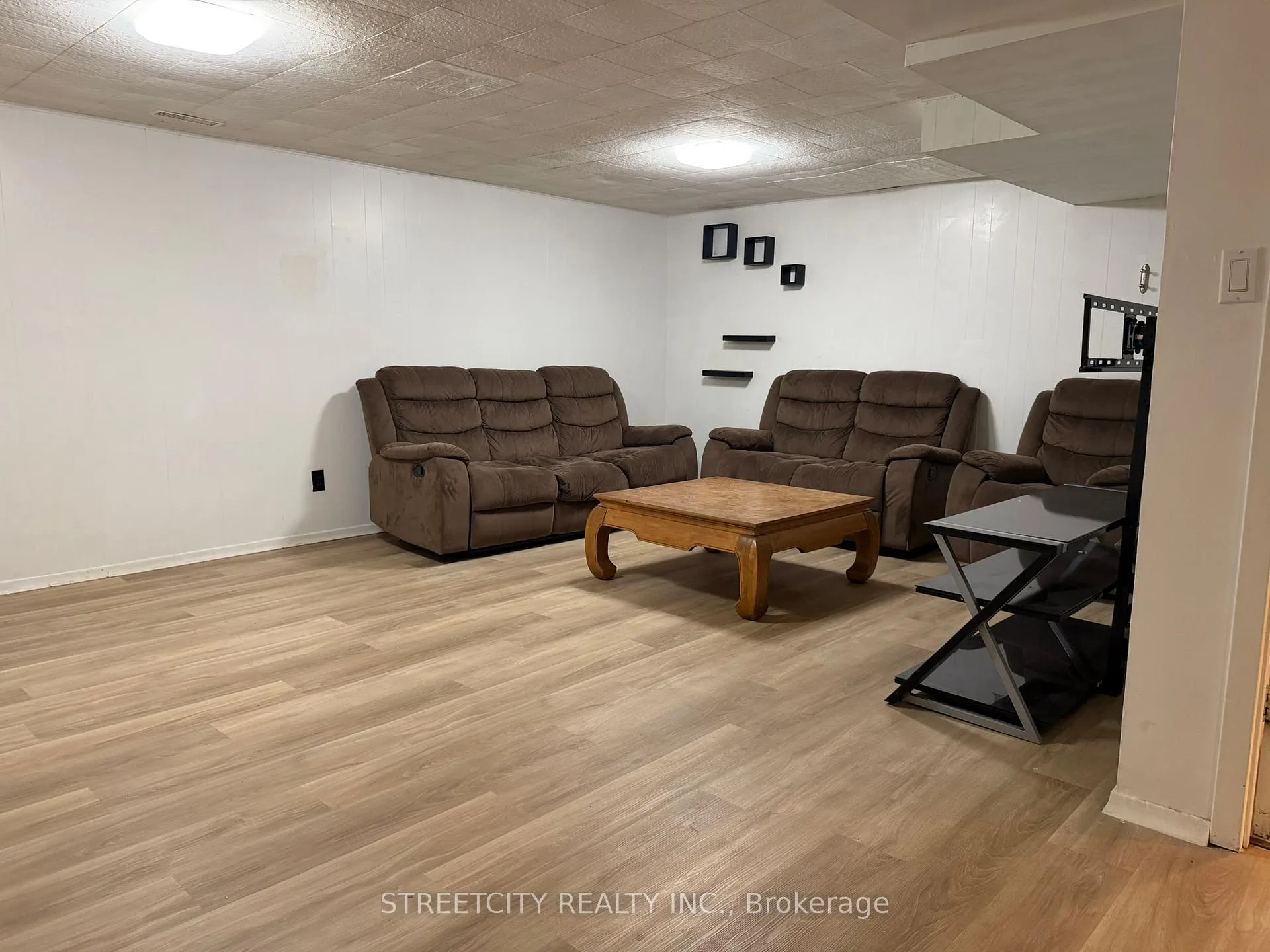 Photo 21 of 444 Scenic Drive, London, South J — HOMEH