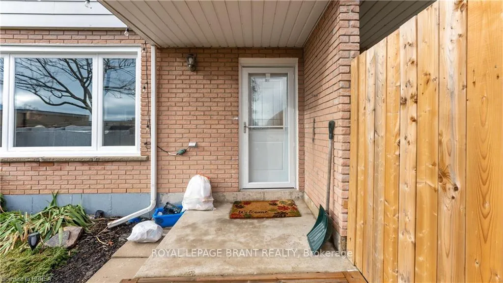 Photo 6 of Unit C, 52 Ewing Drive, Brantford — HOMEH