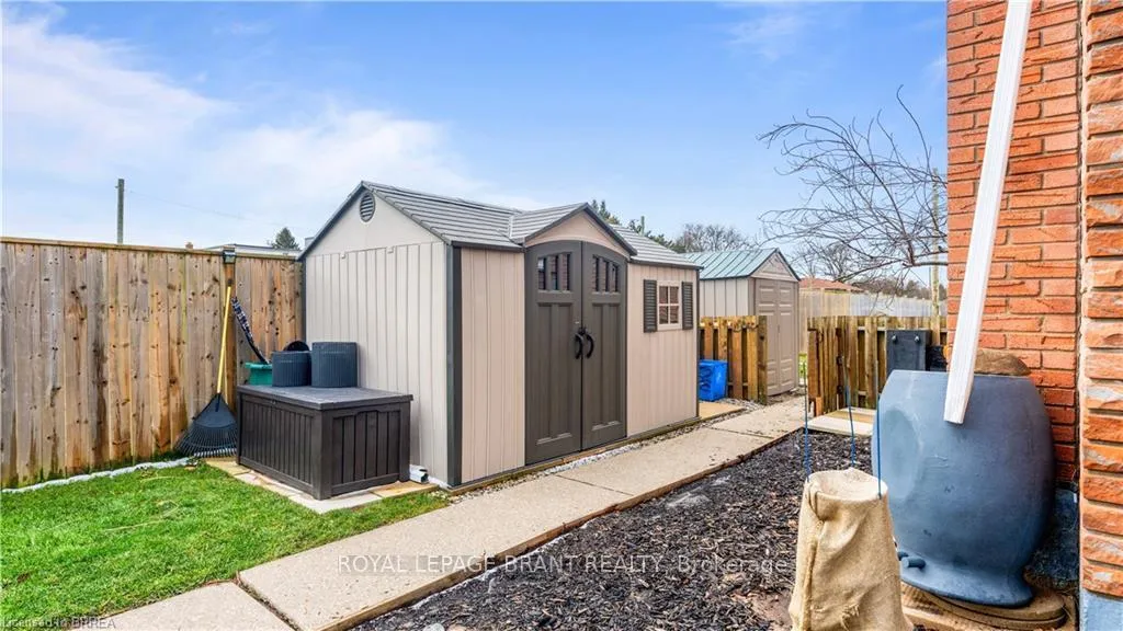 Photo 7 of Unit C, 52 Ewing Drive, Brantford — HOMEH