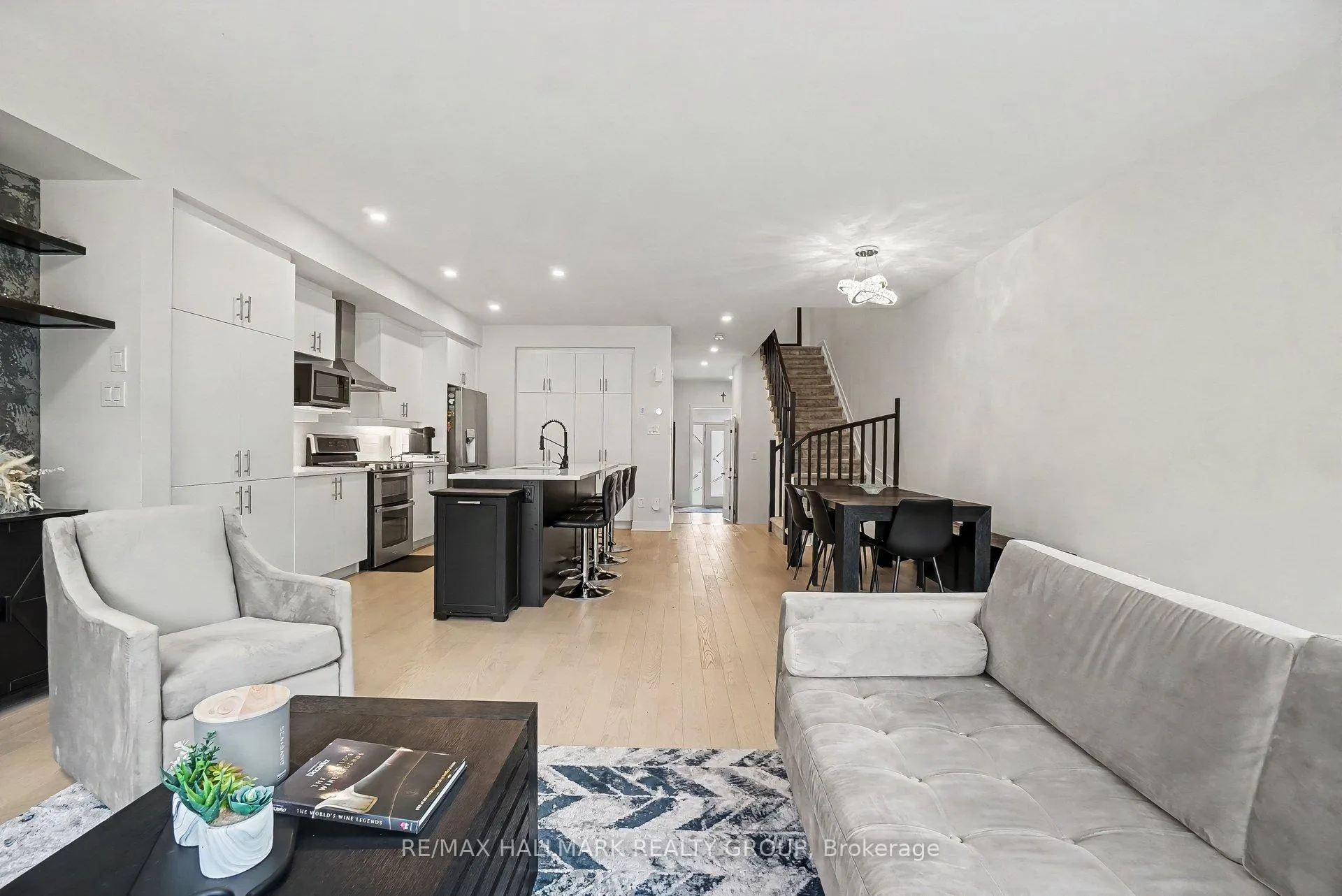 Photo 11 of 323 Wabasso Lane, Ottawa, Leitrim — HOMEH