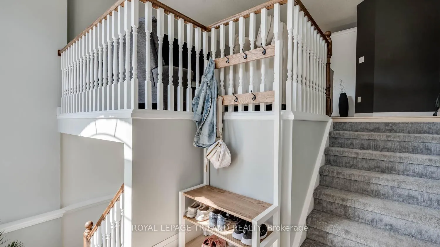Photo 3 of 271 Mogg Street, Strathroy-Caradoc, SE — HOMEH