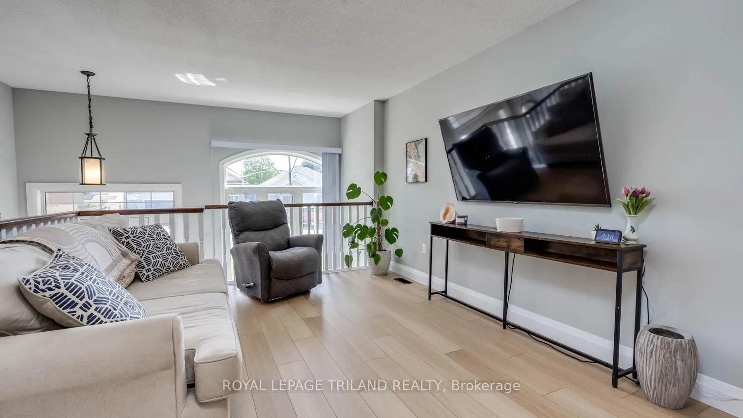 Photo 4 of 271 Mogg Street, Strathroy-Caradoc, SE — HOMEH