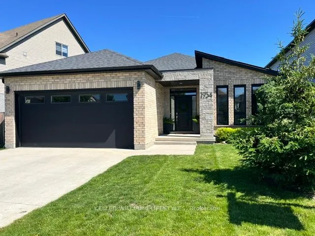 Front of 1934 Wateroak Drive