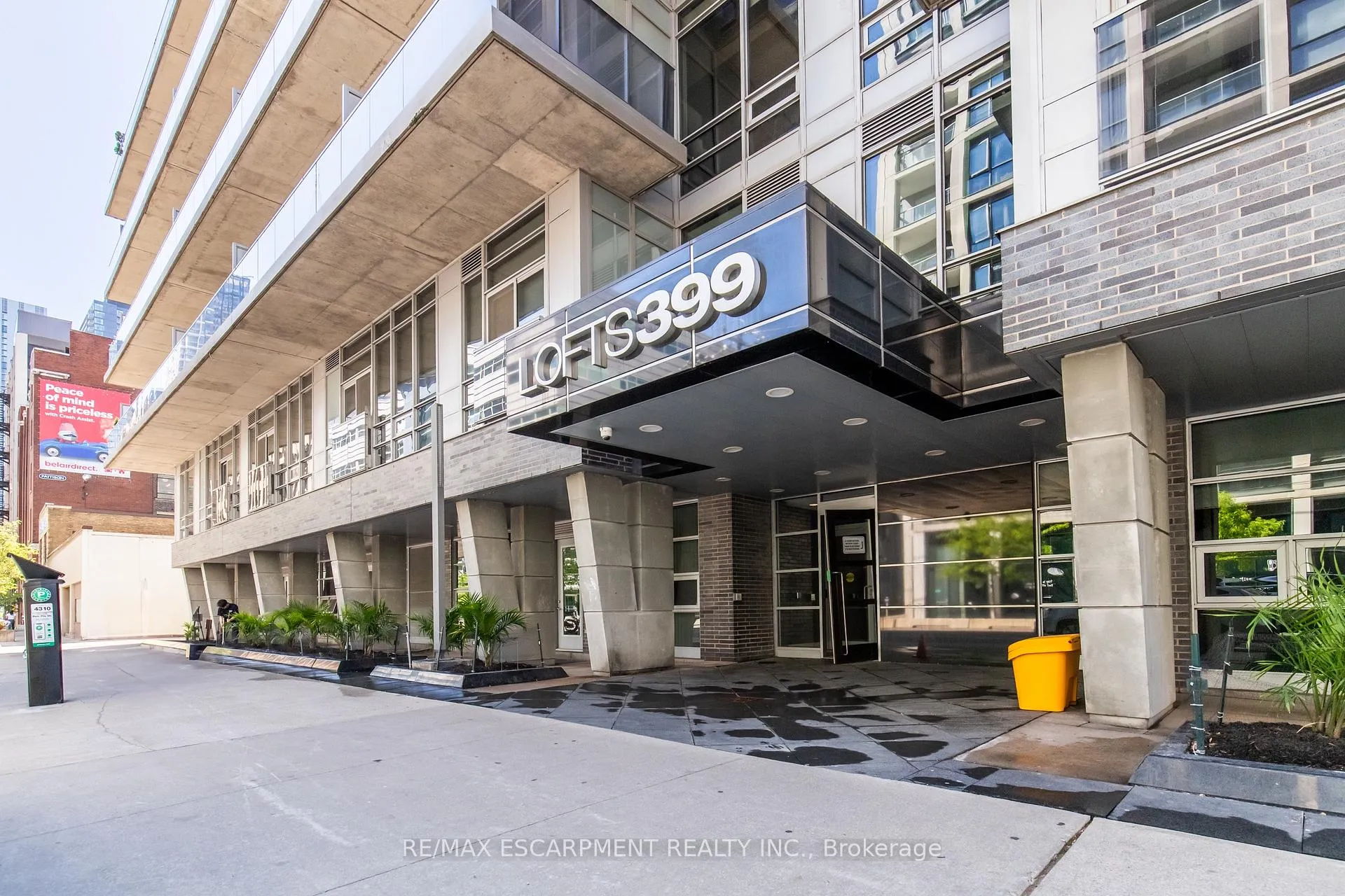 Front of Unit 806, 399 Adelaide Street W